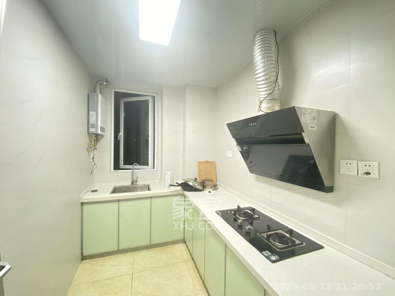 绿地新都会 3室2厅2卫 2200.0元/月 绿地新都会 3室2厅2卫 2200.0元/月室内图