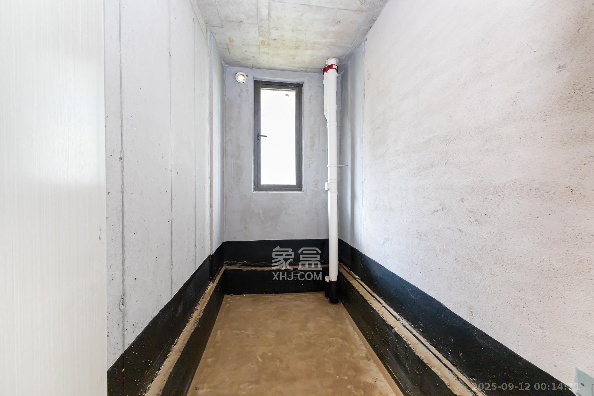 润和湘江天地E区  4室2厅3卫    155.0万卫生间