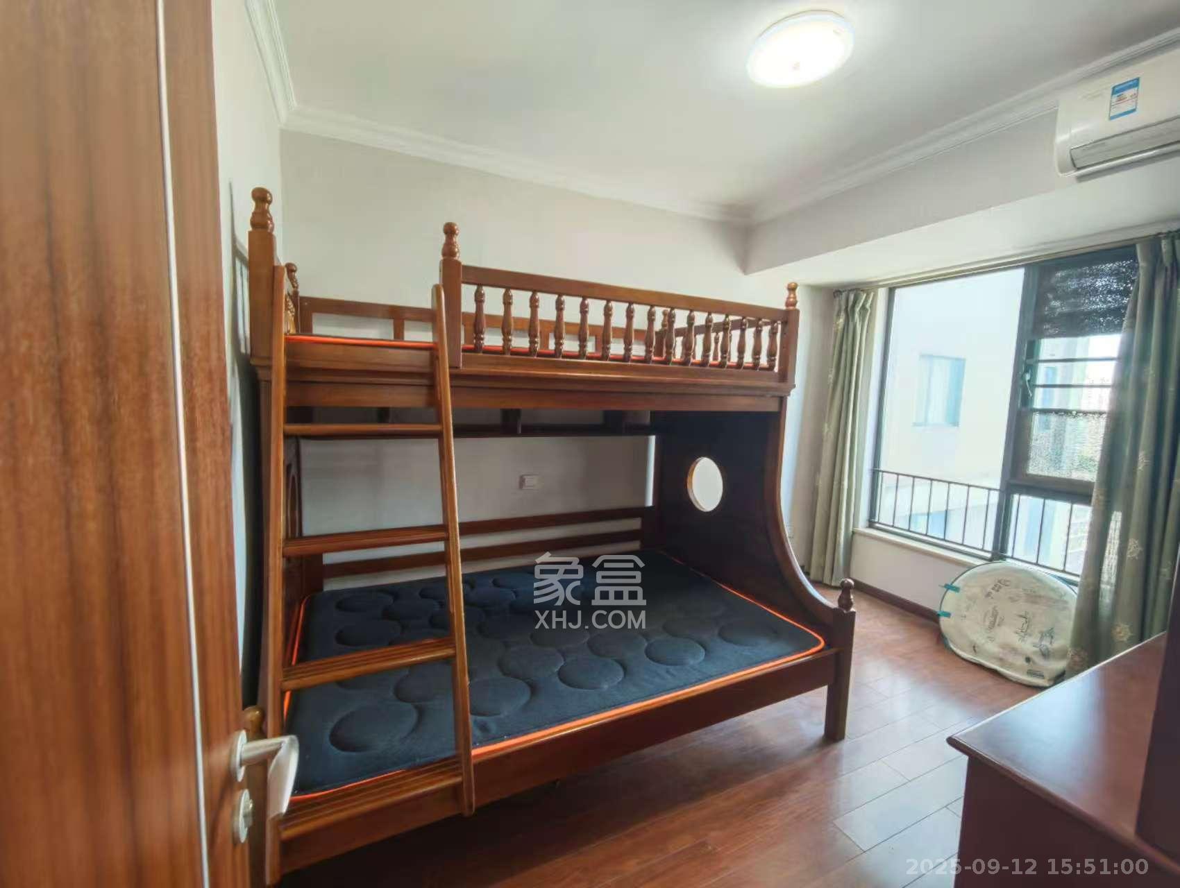 万科城  4室2厅2卫    3200.0元/月室内图