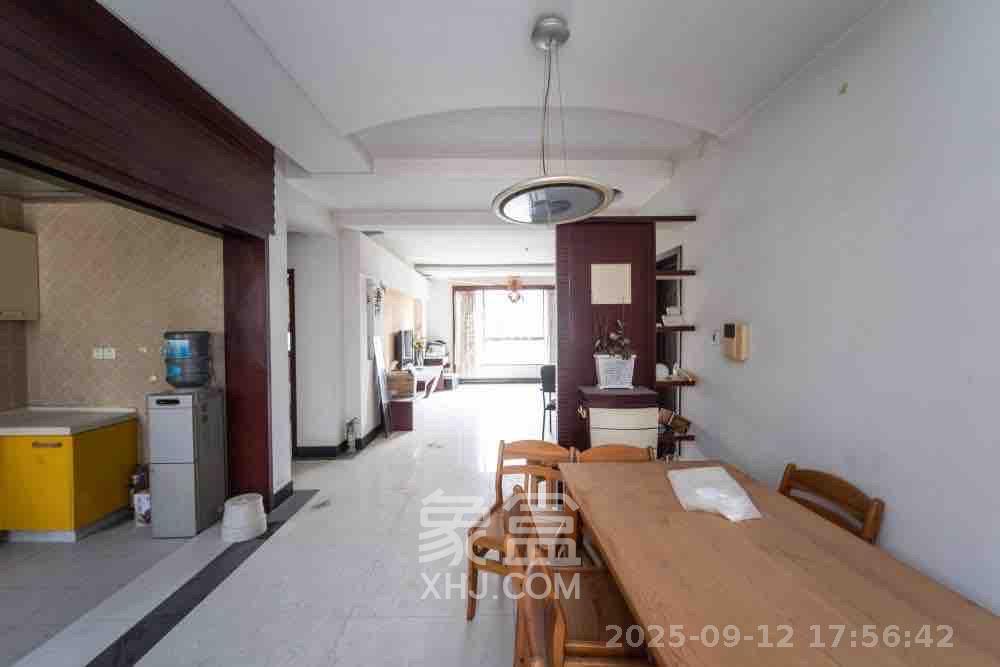 芙蓉公寓 4室2厅2卫 2500.0元/月 芙蓉公寓 4室2厅2卫 2500.0元/月室内图