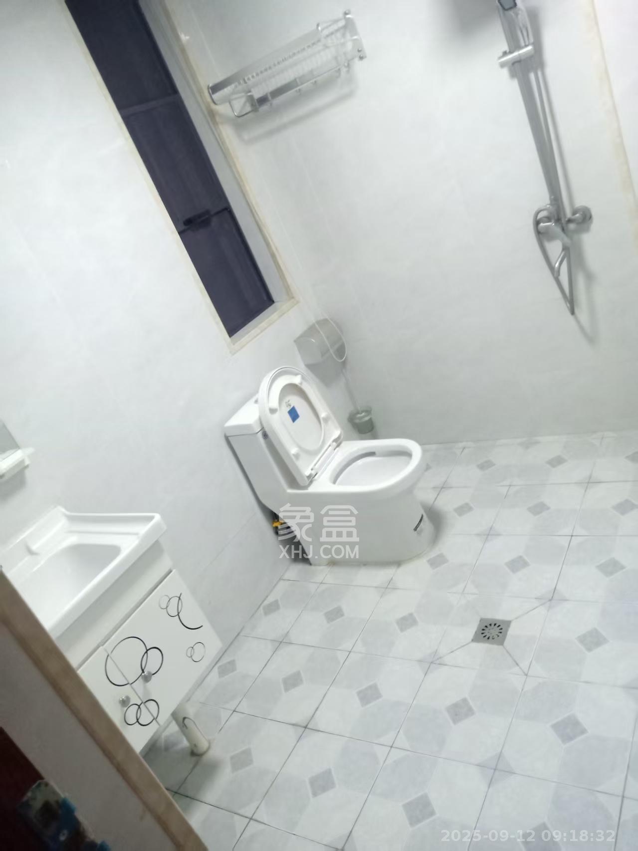 天悦和苑一期  3室2厅2卫    2400.0元/月室内图