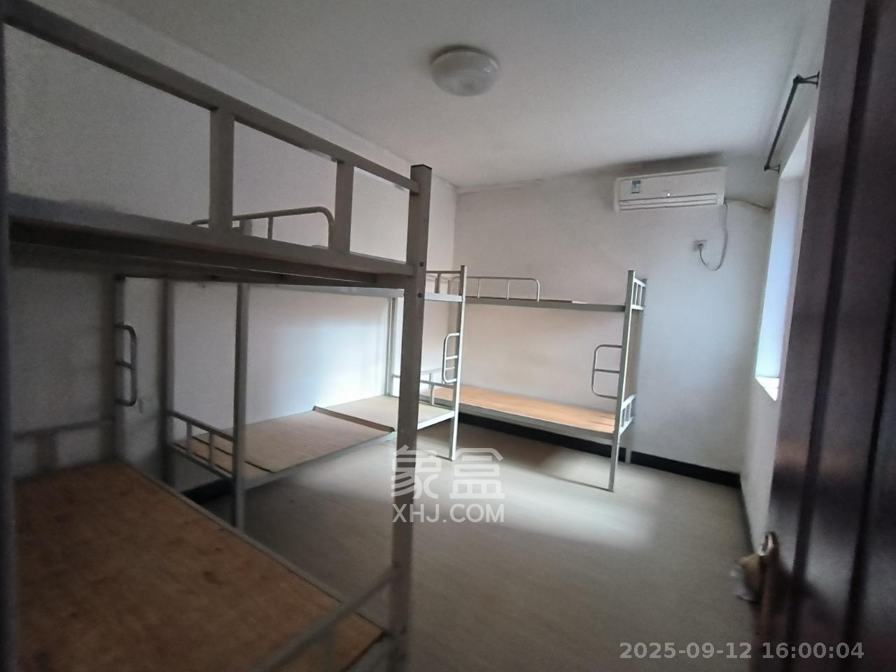 麓谷公馆(涉外国际公馆) 3室2厅2卫 2400.00元/月 麓谷公馆(涉外国际公馆) 3室2厅2卫 2400.00元/月室内图