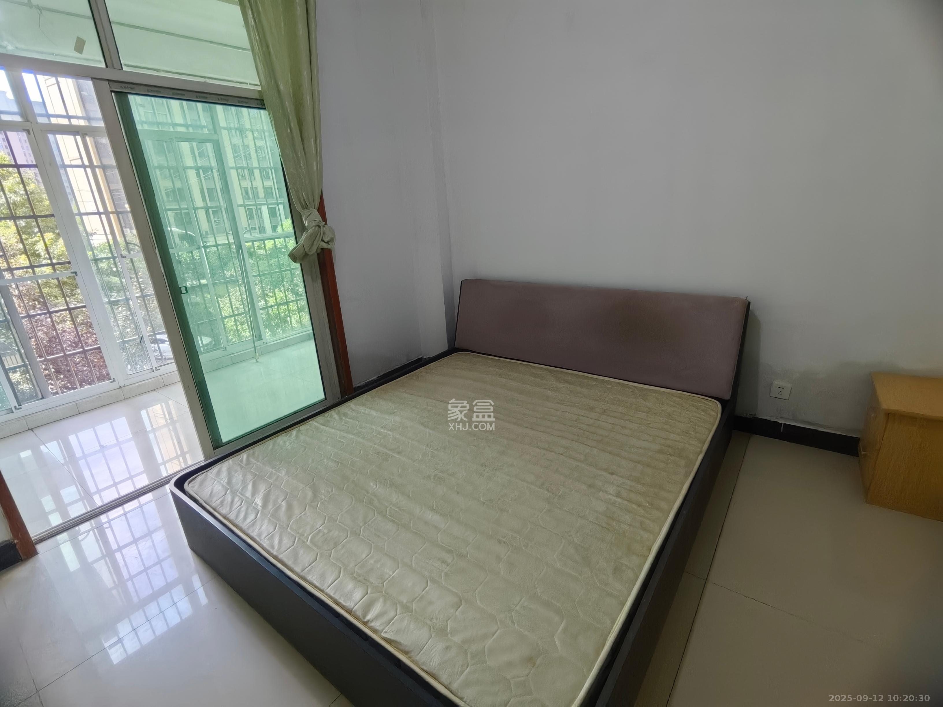 洞井二小区 3室2厅1卫 1900.0元/月 洞井二小区 3室2厅1卫 1900.0元/月室内图