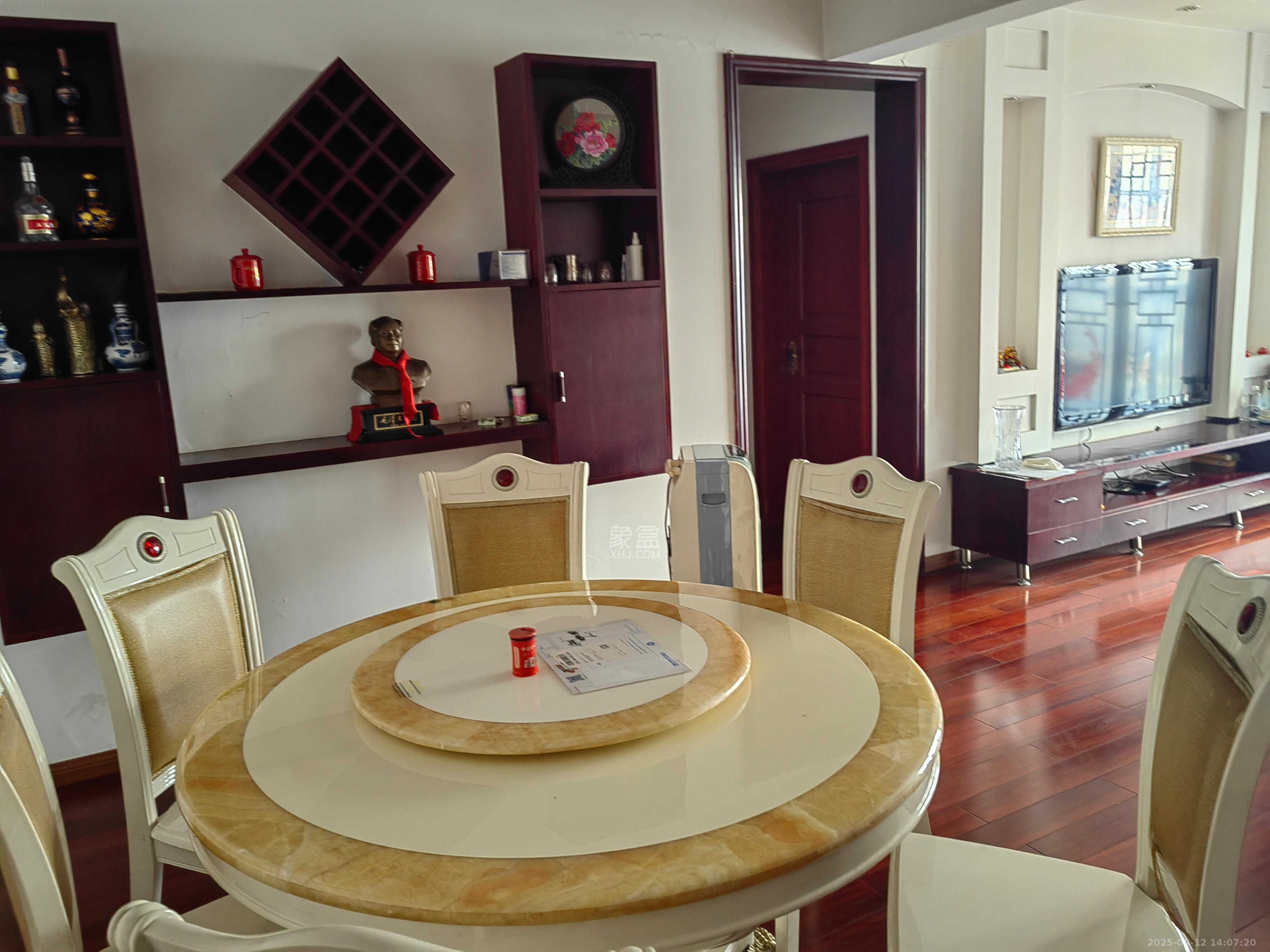 开源鑫景 3室2厅2卫 2200.0元/月 开源鑫景 3室2厅2卫 2200.0元/月室内图