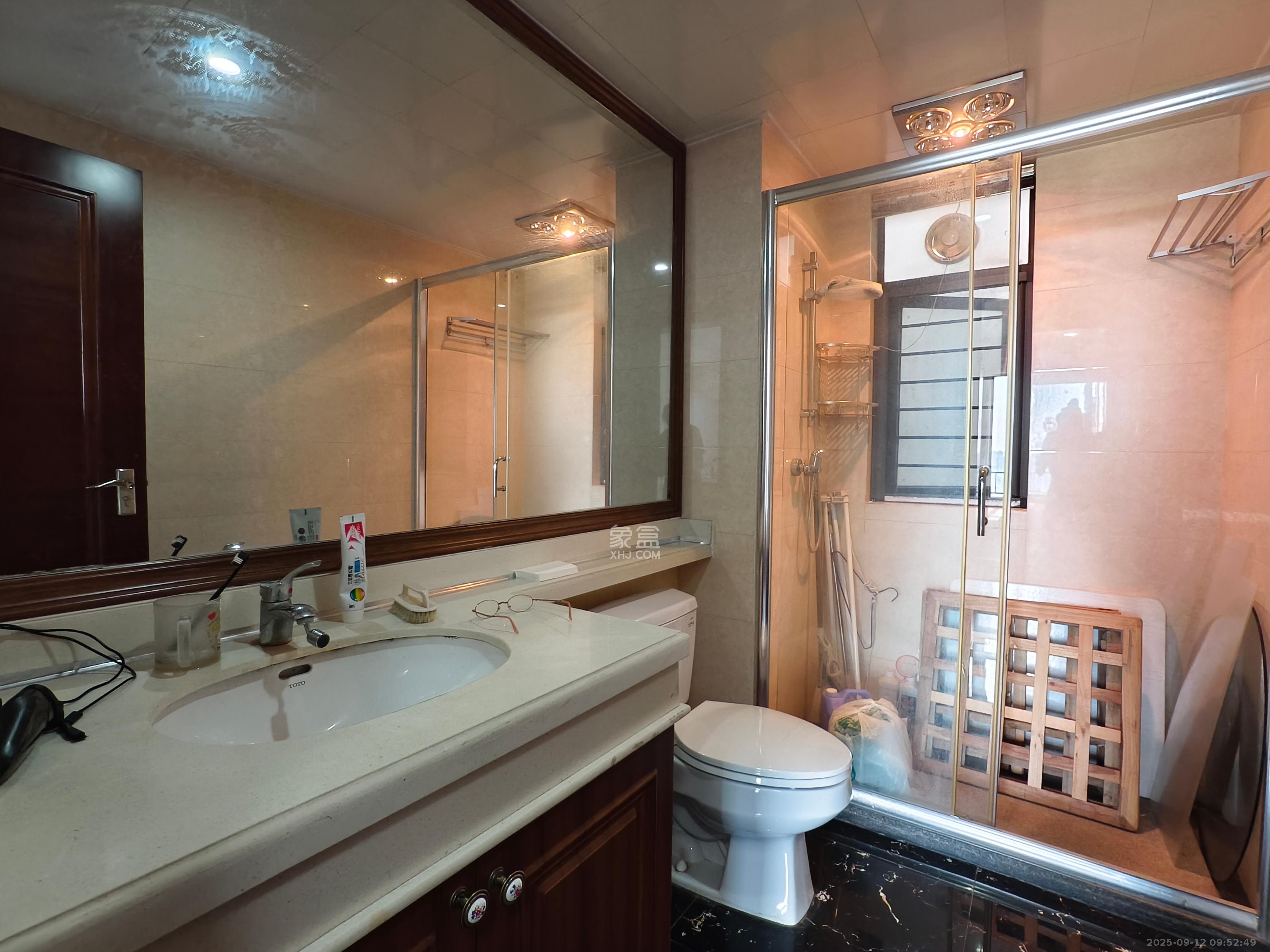 中海国际三期  1室2厅2卫    2100.0元/月室内图