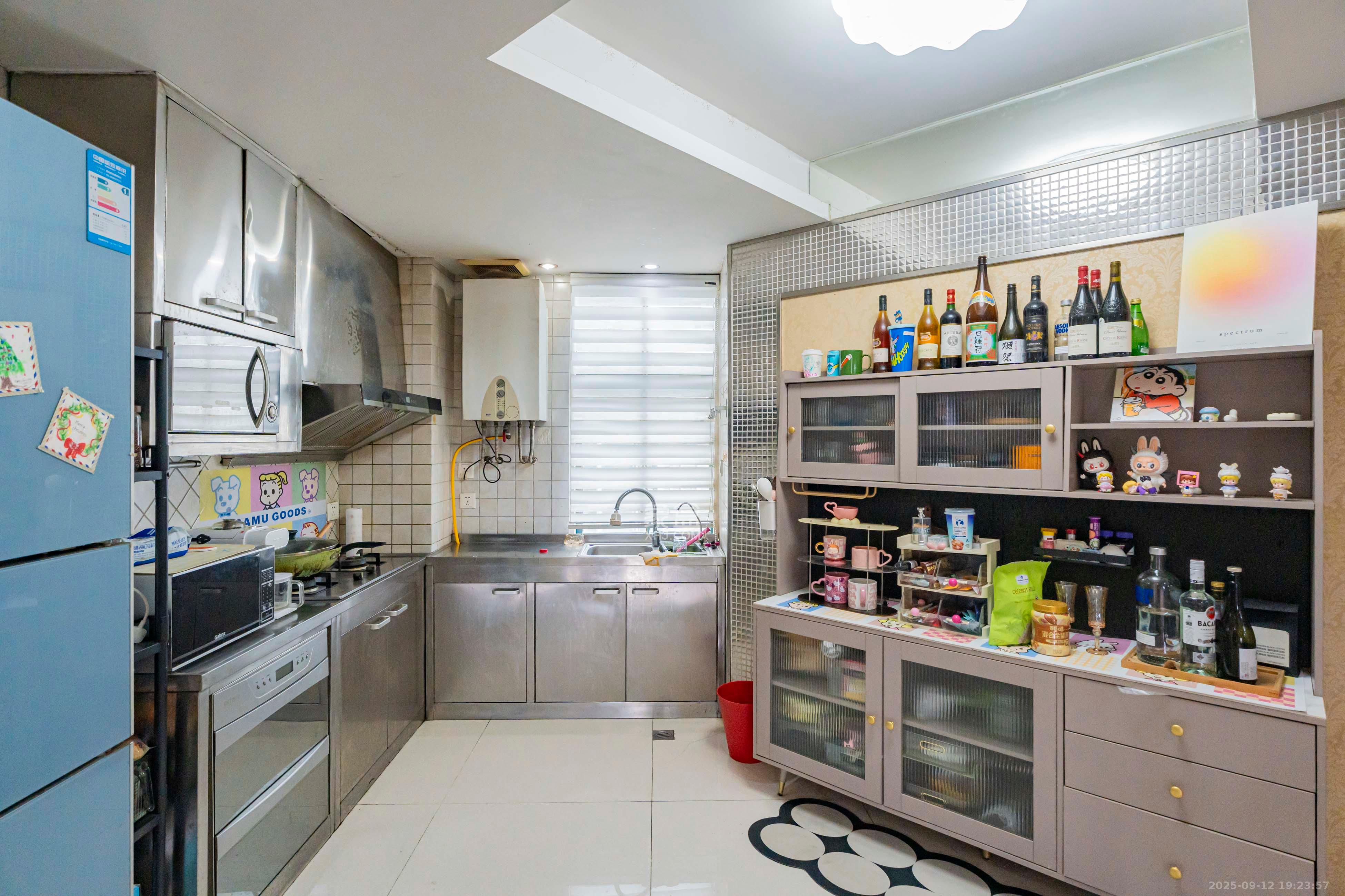 华盛新外滩  3室2厅1卫    176.0万厨房