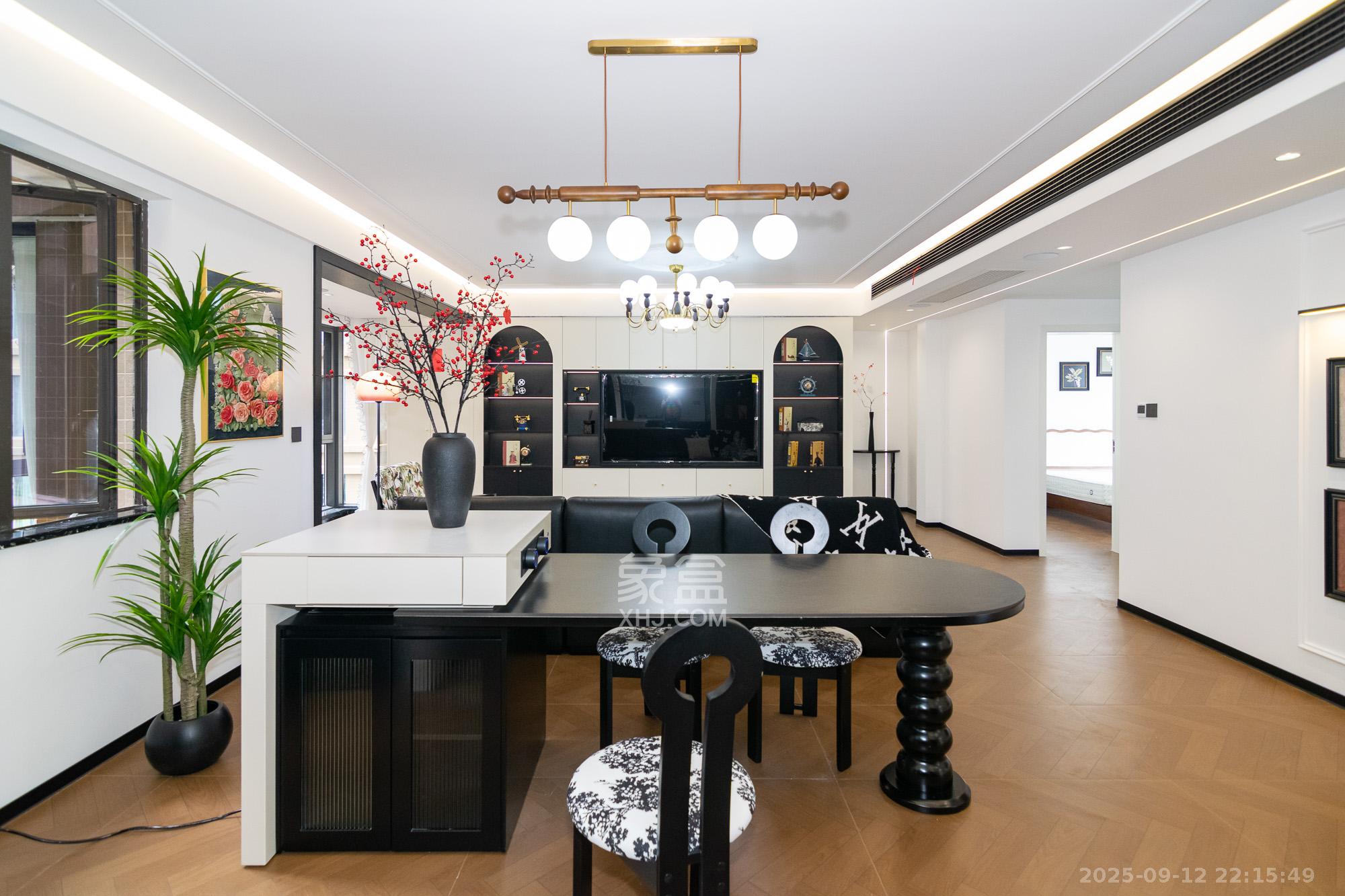 润和长郡(润和紫郡二三期) 4室2厅2卫 129.8万 润和长郡(润和紫郡二三期) 4室2厅2卫 129.8万客厅