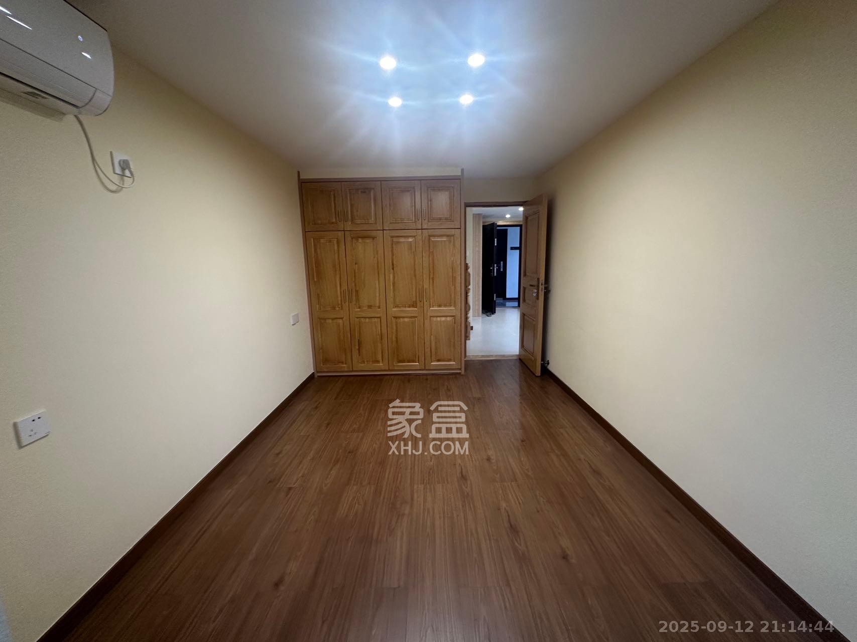 世茂璀璨天城公寓  3室2厅2卫    2800.0元/月室内图