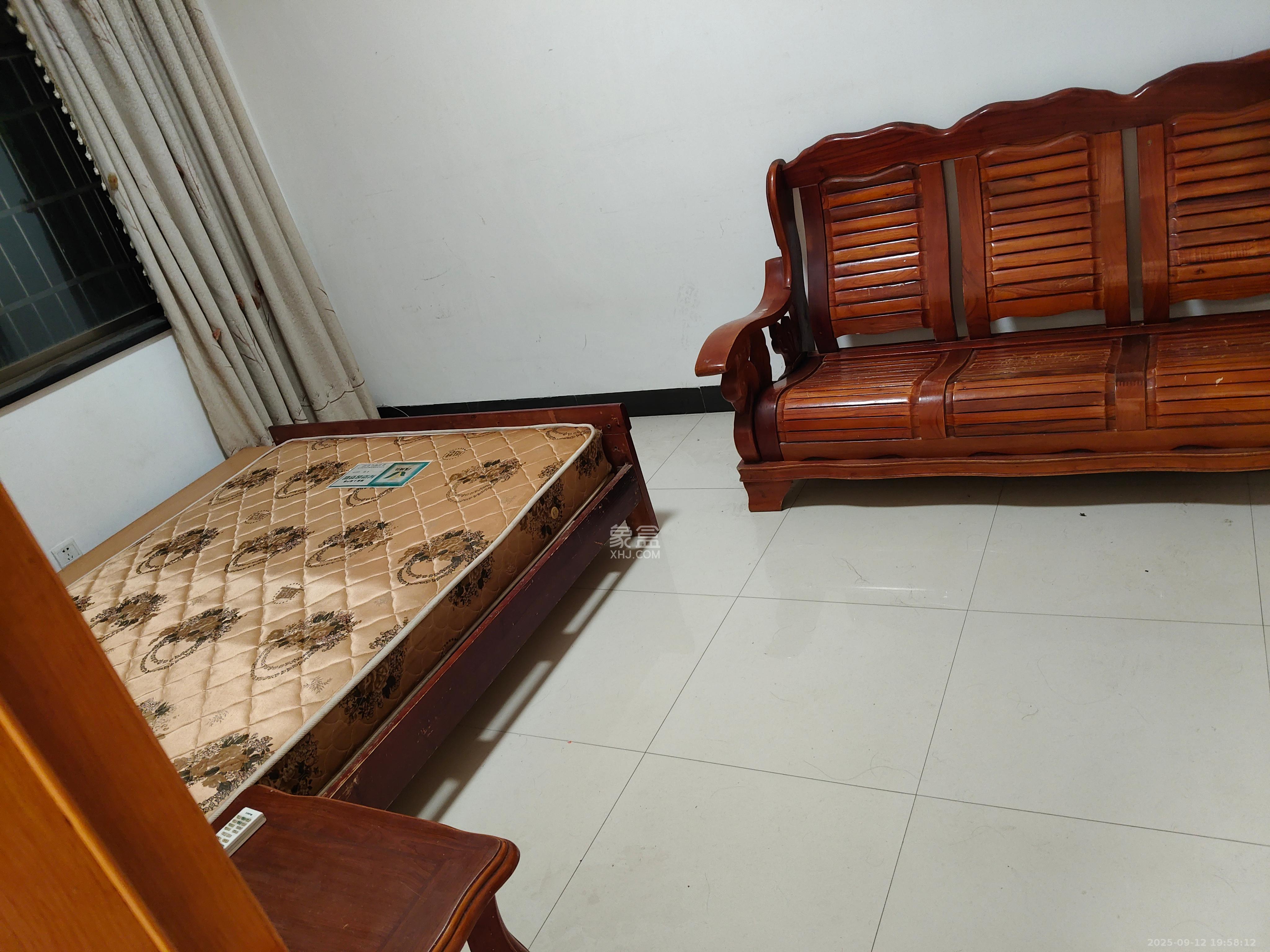 岳鞍阁小区  1室0厅0卫    1200.0元/月室内图