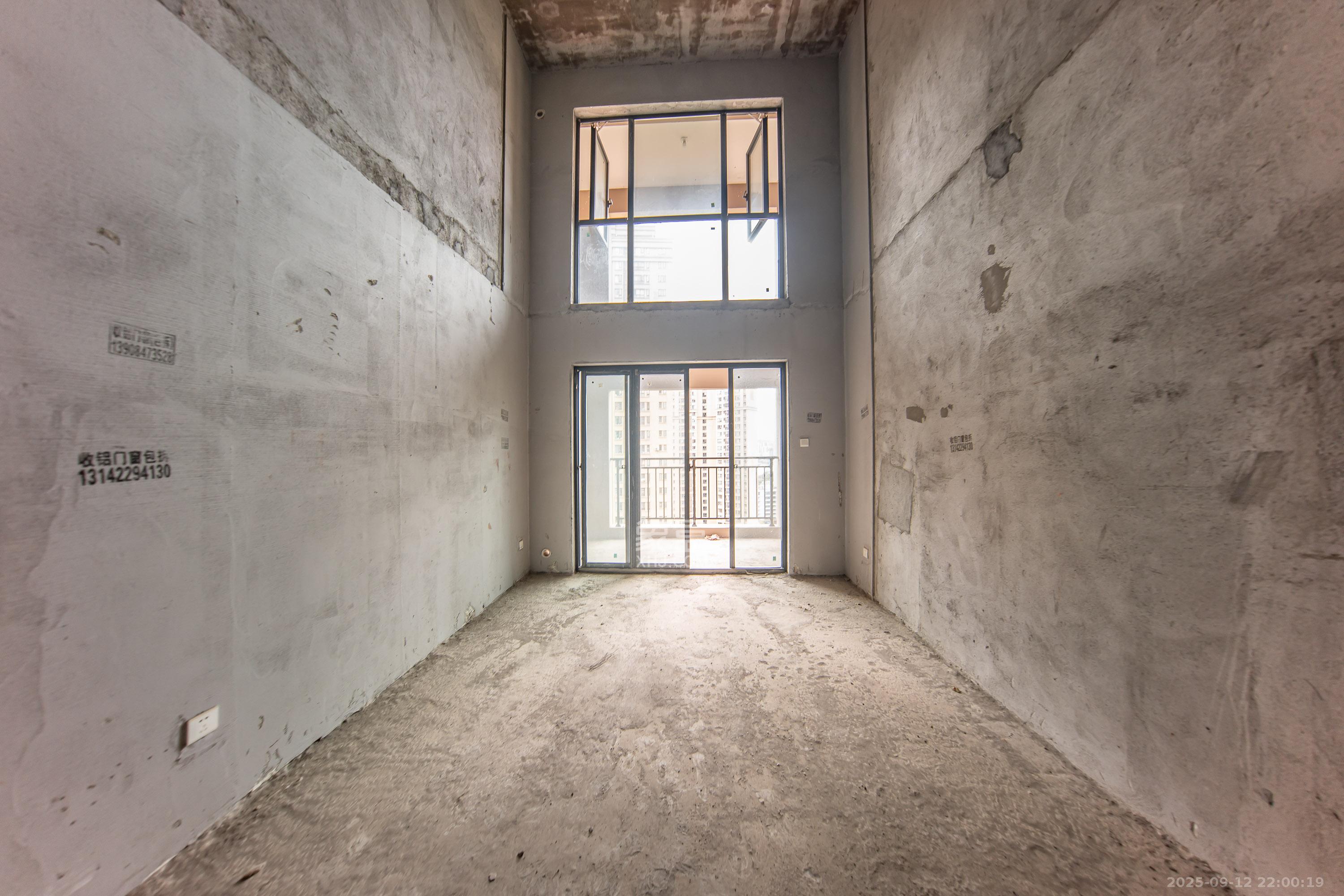 邦盛水岸御园  4室2厅2卫    63.8万客厅