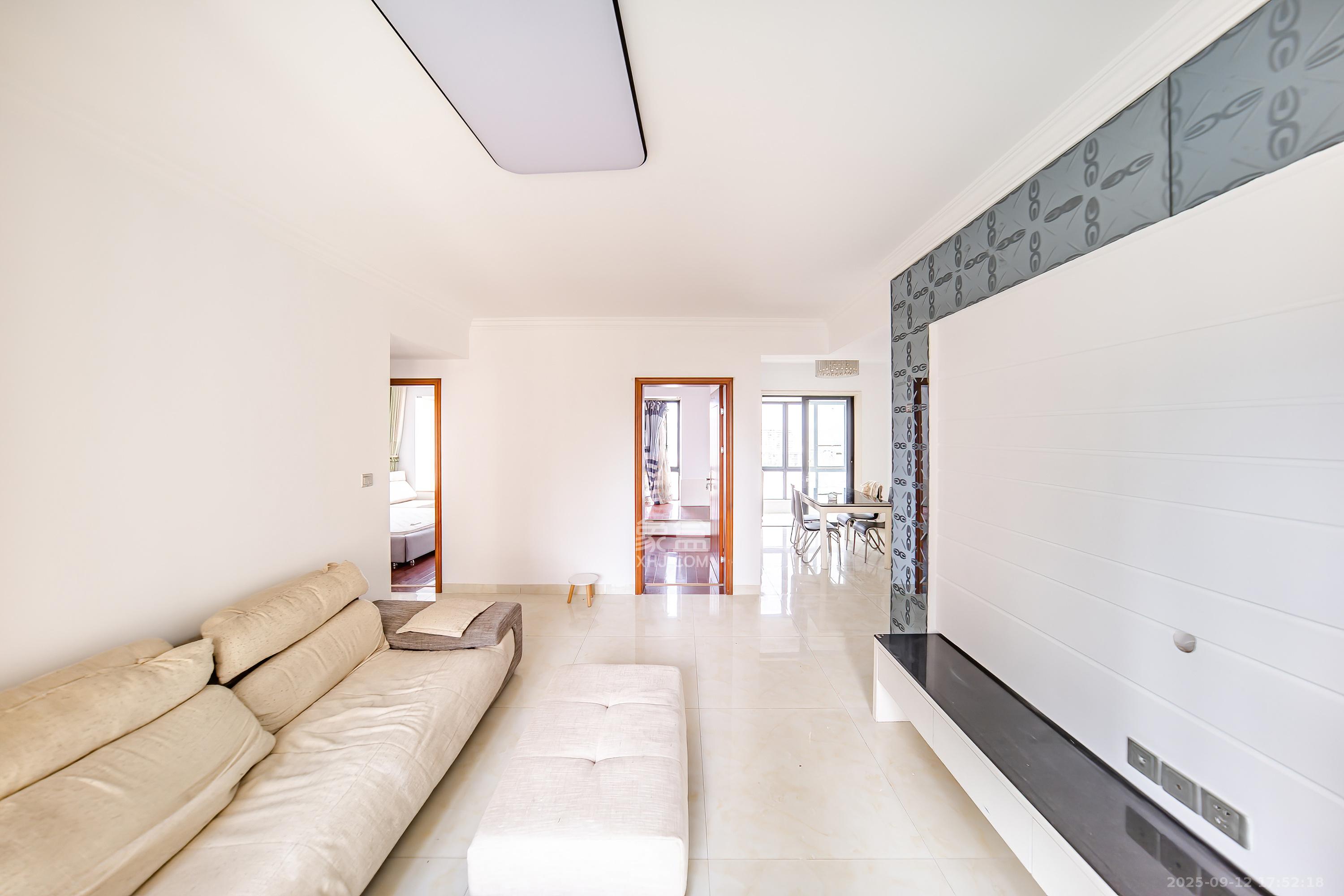 兰亭湾畔  3室2厅1卫    88.0万 兰亭湾畔  3室2厅1卫    88.0万客厅