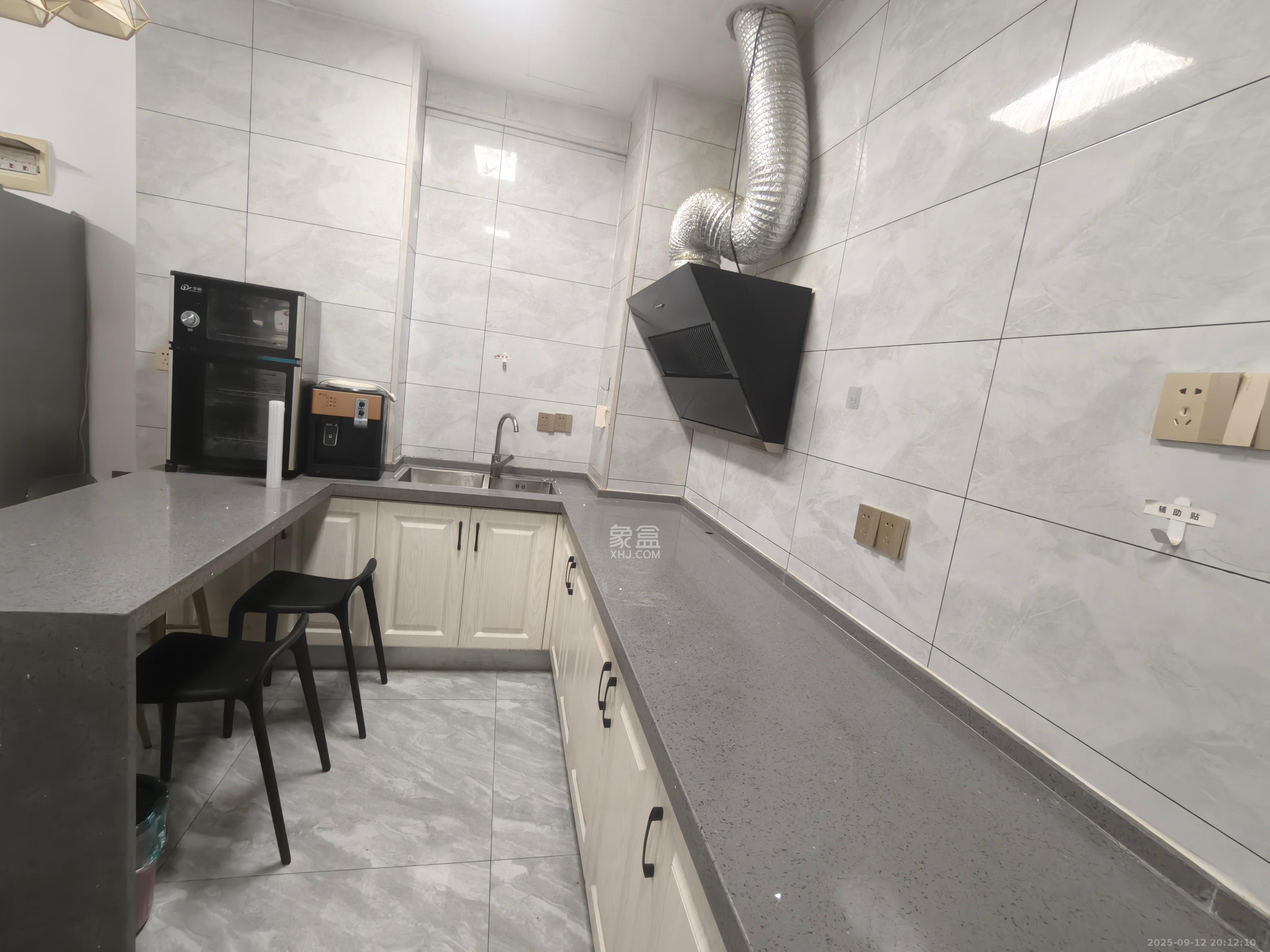 中南国际眼镜城(中伟商业中心) 2室1厅1卫 1800.0元/月 中南国际眼镜城(中伟商业中心) 2室1厅1卫 1800.0元/月室内图