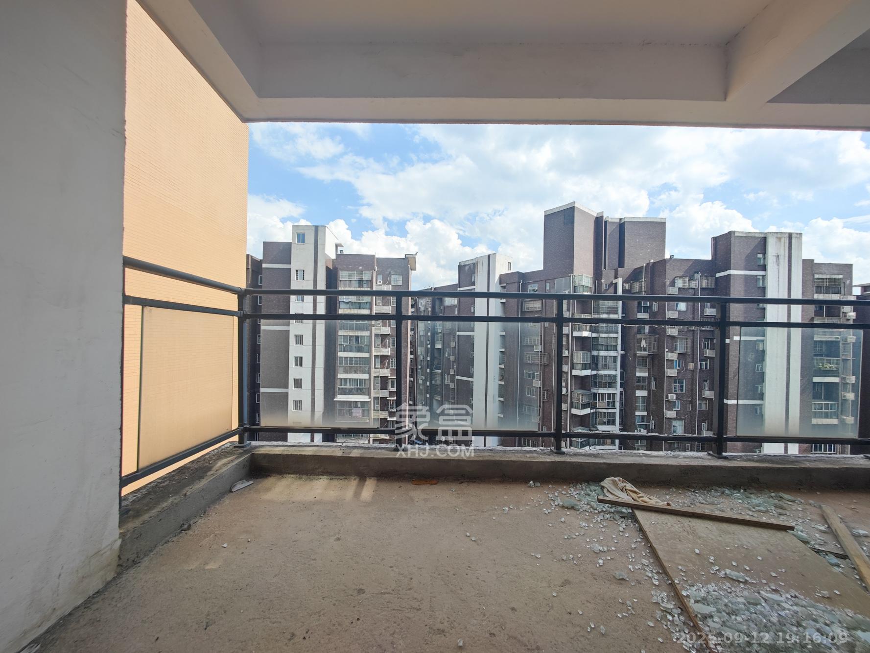 湘府十城（汇财御景湾新寓,汇财国际）  5室1厅2卫    102.0万阳台