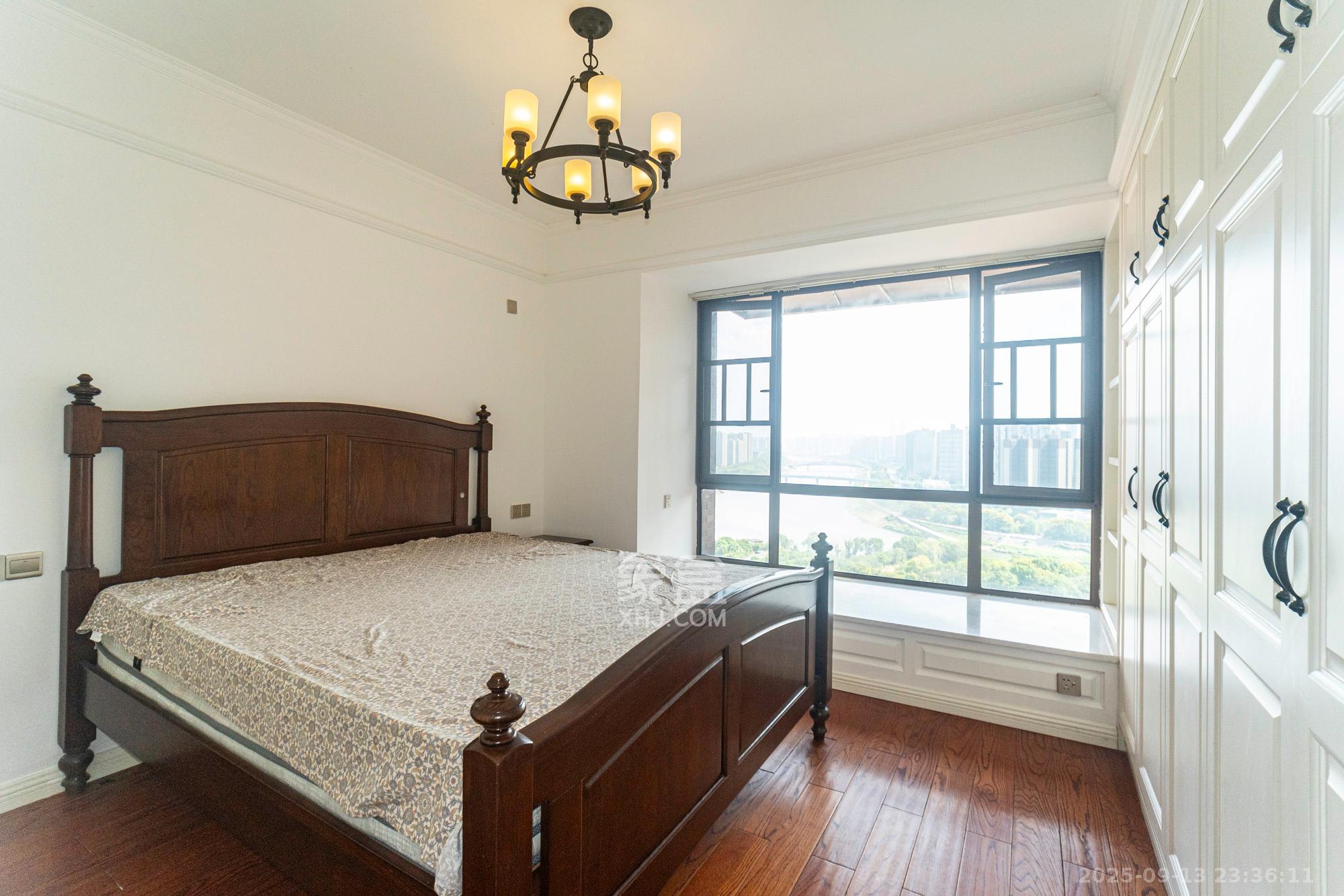 金色溪泉湾 3室2厅2卫 126.0万 金色溪泉湾 3室2厅2卫 126.0万卧室