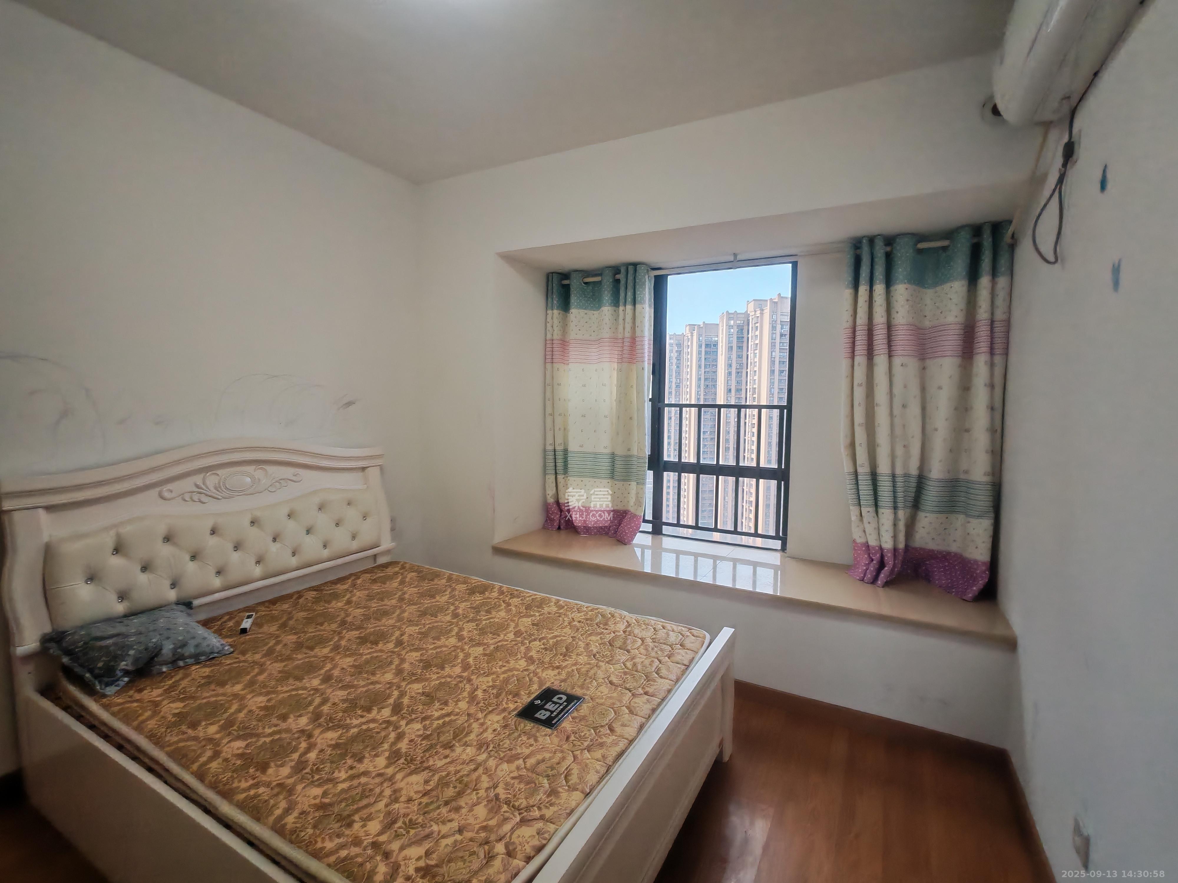 香樟兰亭（朗峰苑）  4室2厅2卫    2800.0元/月室内图