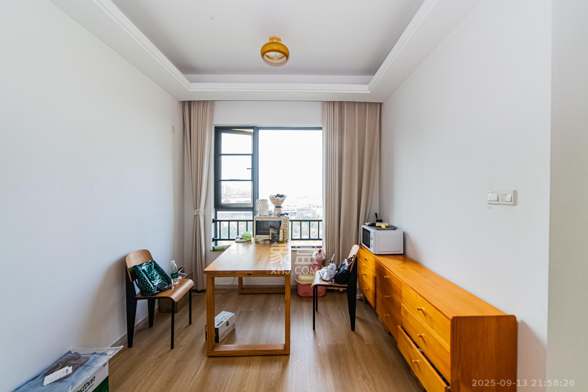 珠江郦城薰衣道  3室2厅1卫    89.0万客厅