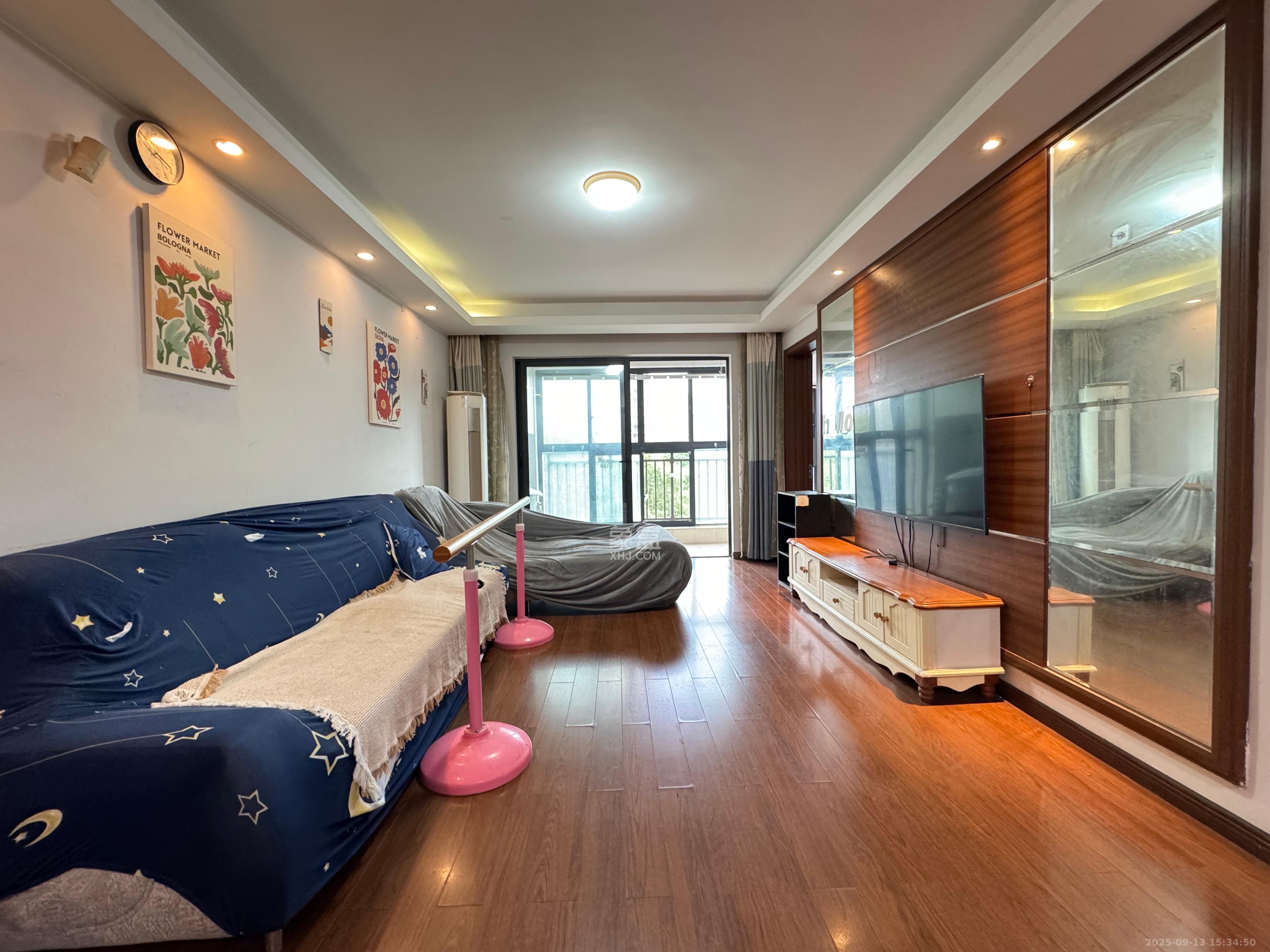 万科城 3室2厅1卫 2300.0元/月 万科城 3室2厅1卫 2300.0元/月室内图