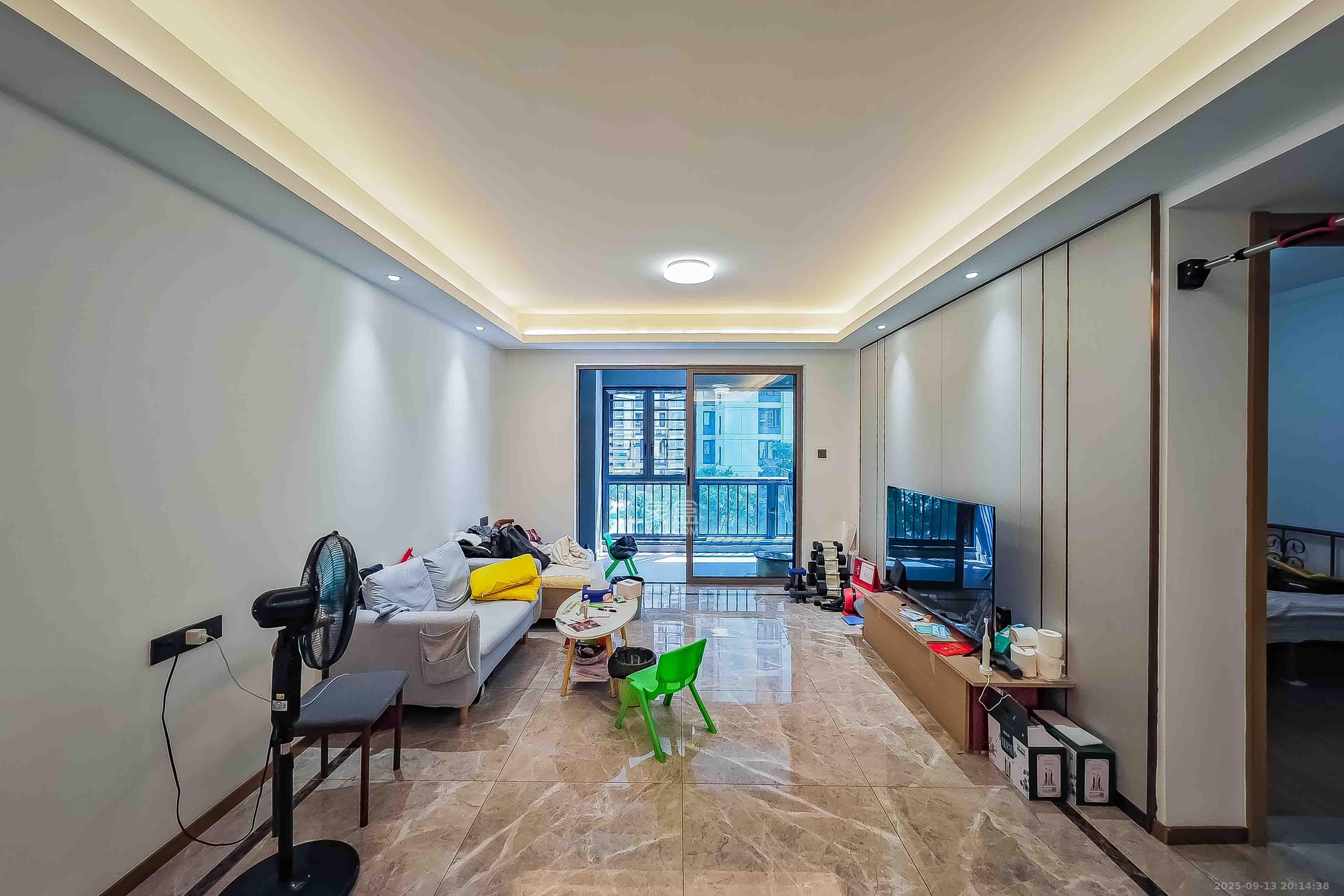 旭辉雨花郡  3室2厅2卫    148.0万客厅