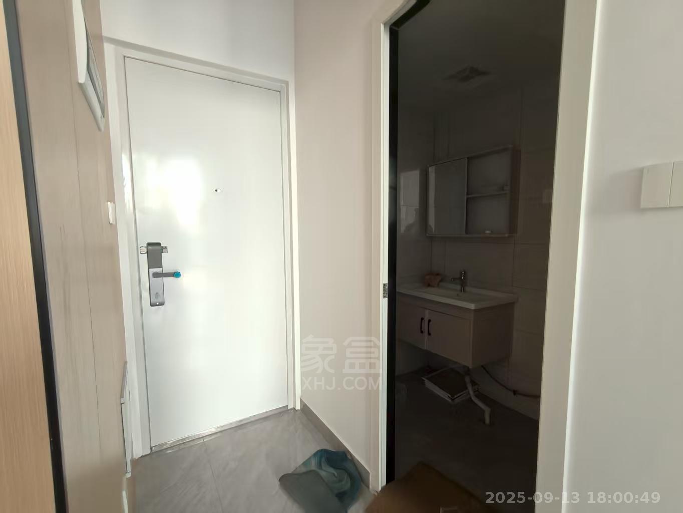 未来云环球中心  1室0厅0卫    2000.0元/月 未来云环球中心  1室0厅0卫    2000.0元/月室内图1