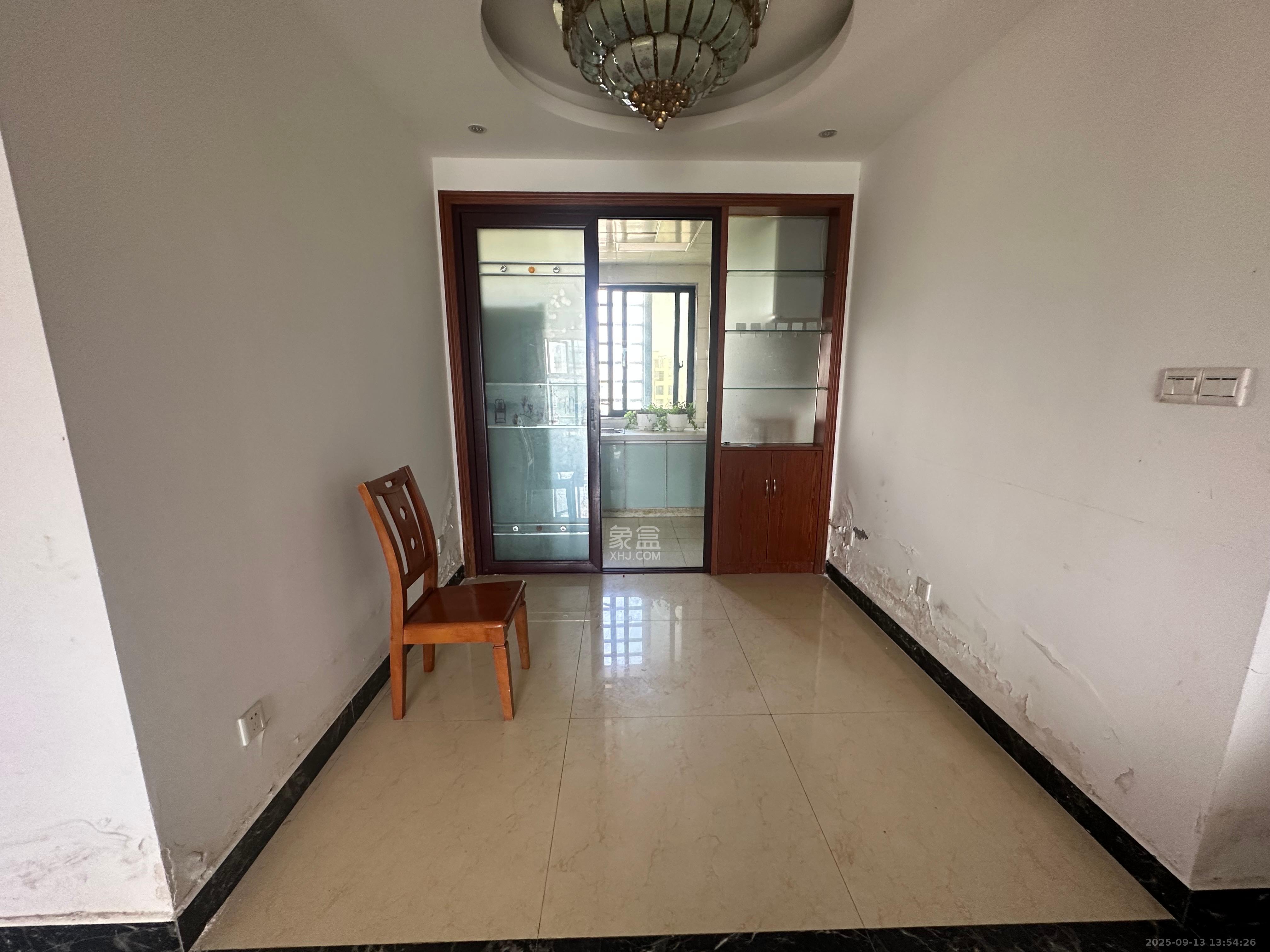 奥克斯广场 3室2厅2卫 3800.0元/月 奥克斯广场 3室2厅2卫 3800.0元/月室内图