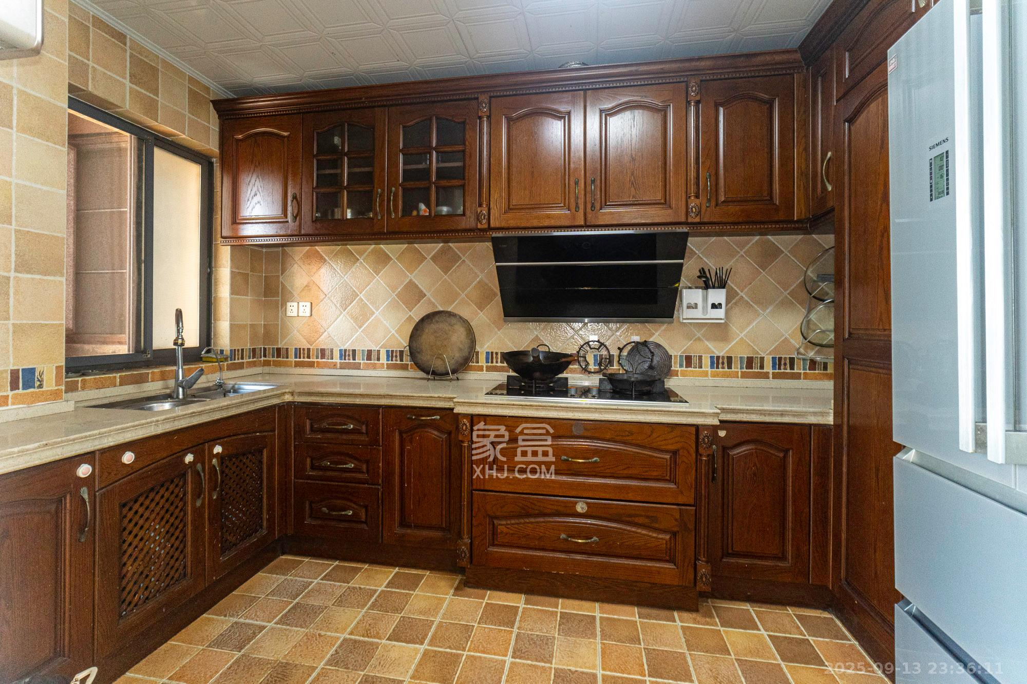 金色溪泉湾  3室2厅2卫    126.0万厨房