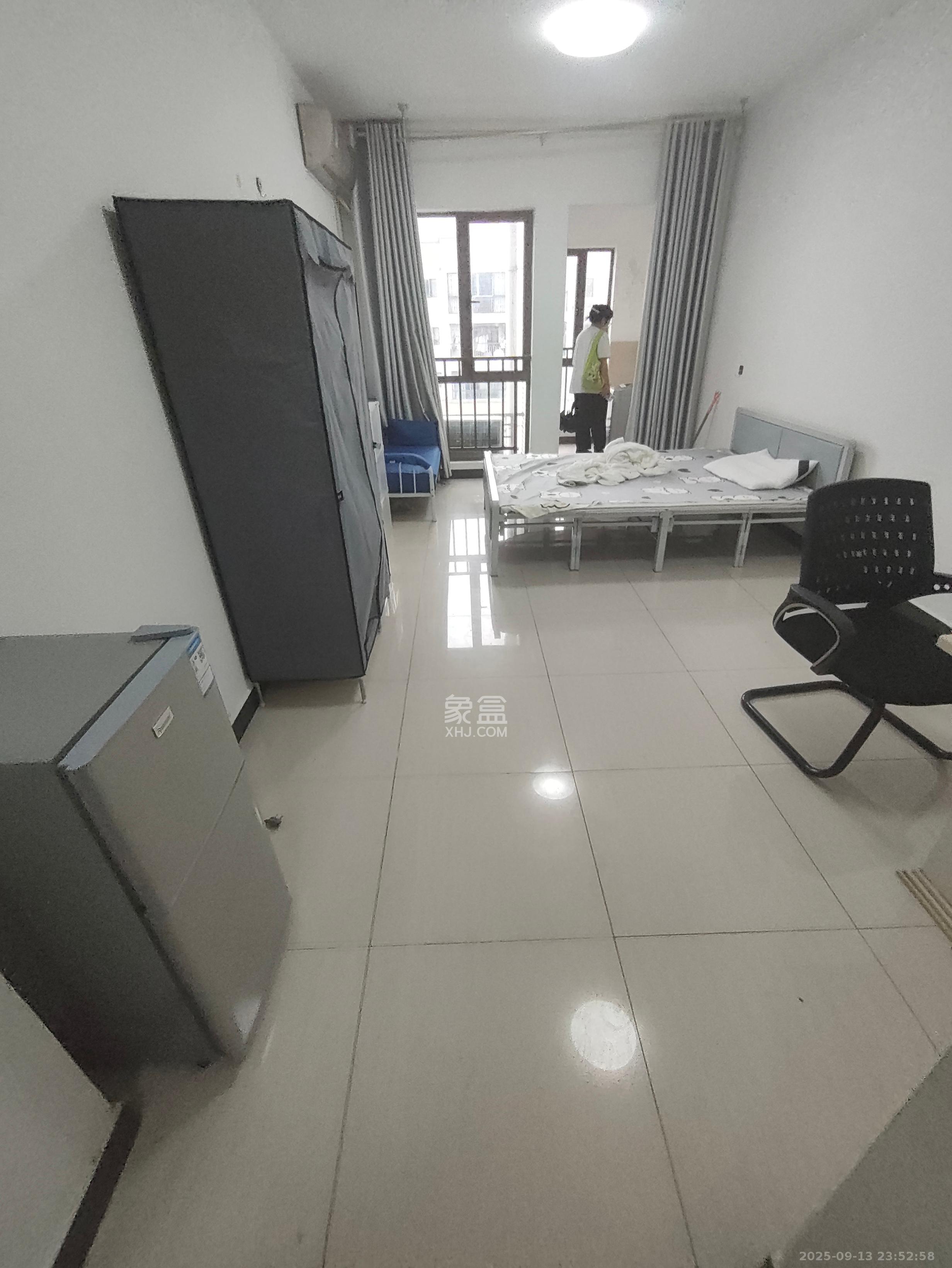 天心华庭 1室1厅1卫 1800.0元/月 天心华庭 1室1厅1卫 1800.0元/月室内图