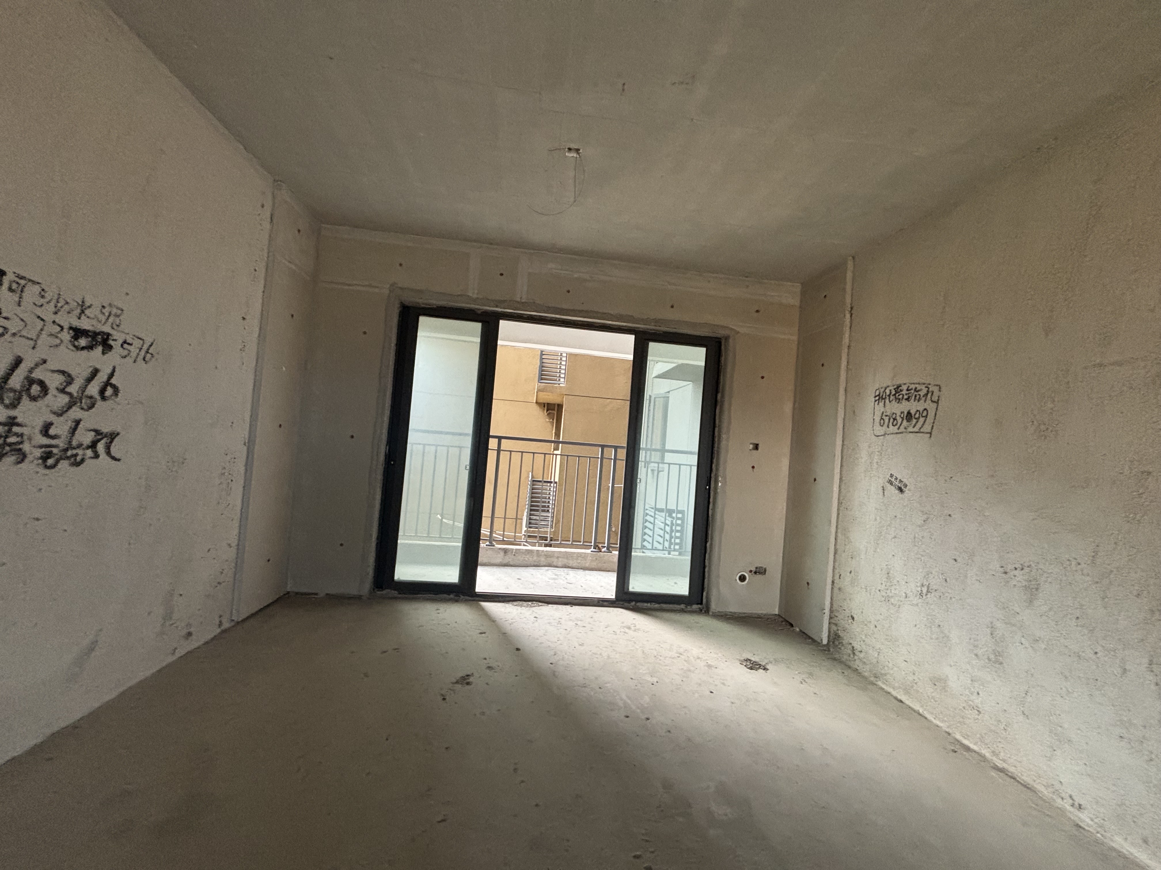 宁邦中心(文华里)  4室0厅0卫    80.0万 宁邦中心(文华里)  4室0厅0卫    80.0万客厅