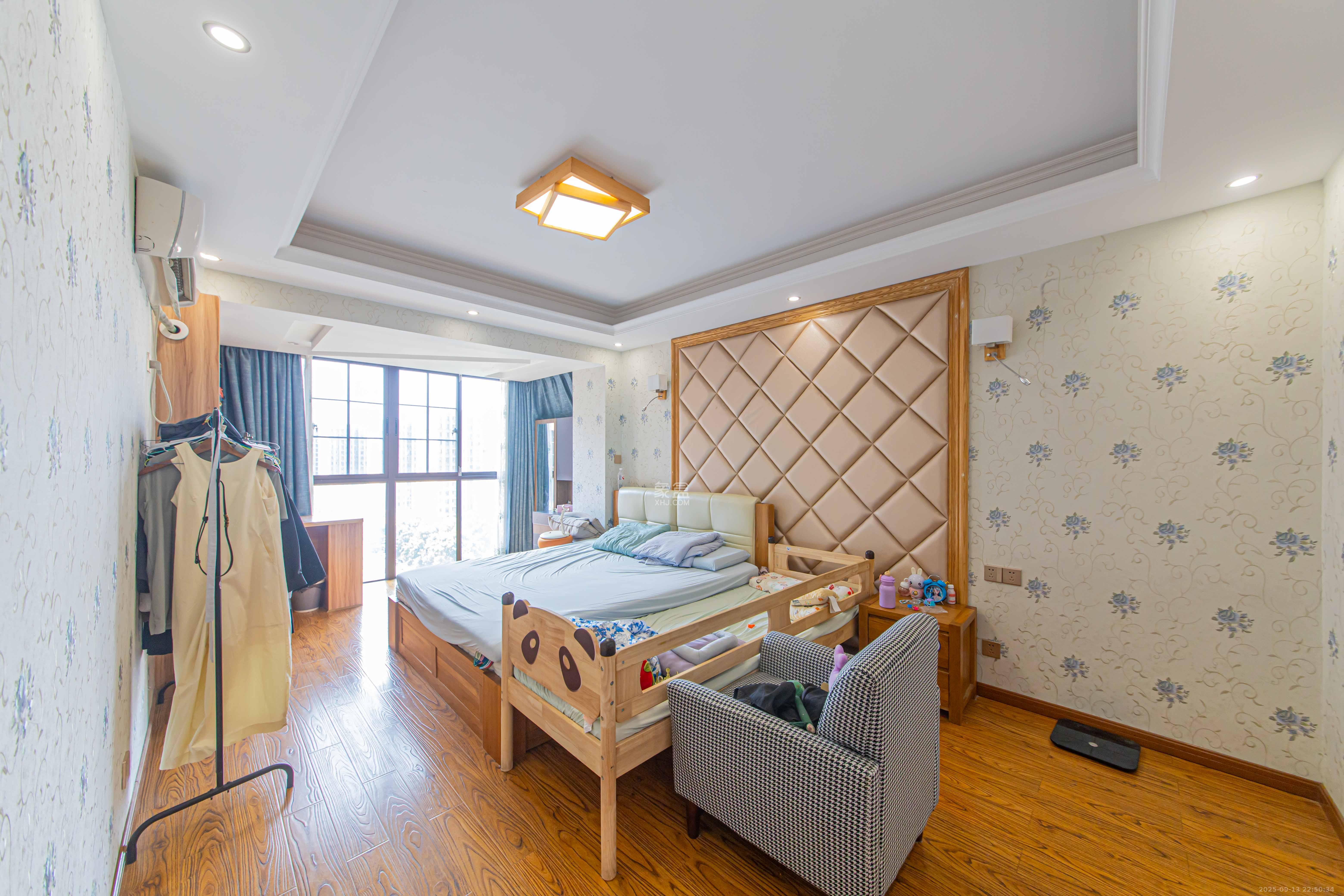 鑫远和城（一、二期）  4室2厅2卫    125.0万卧室