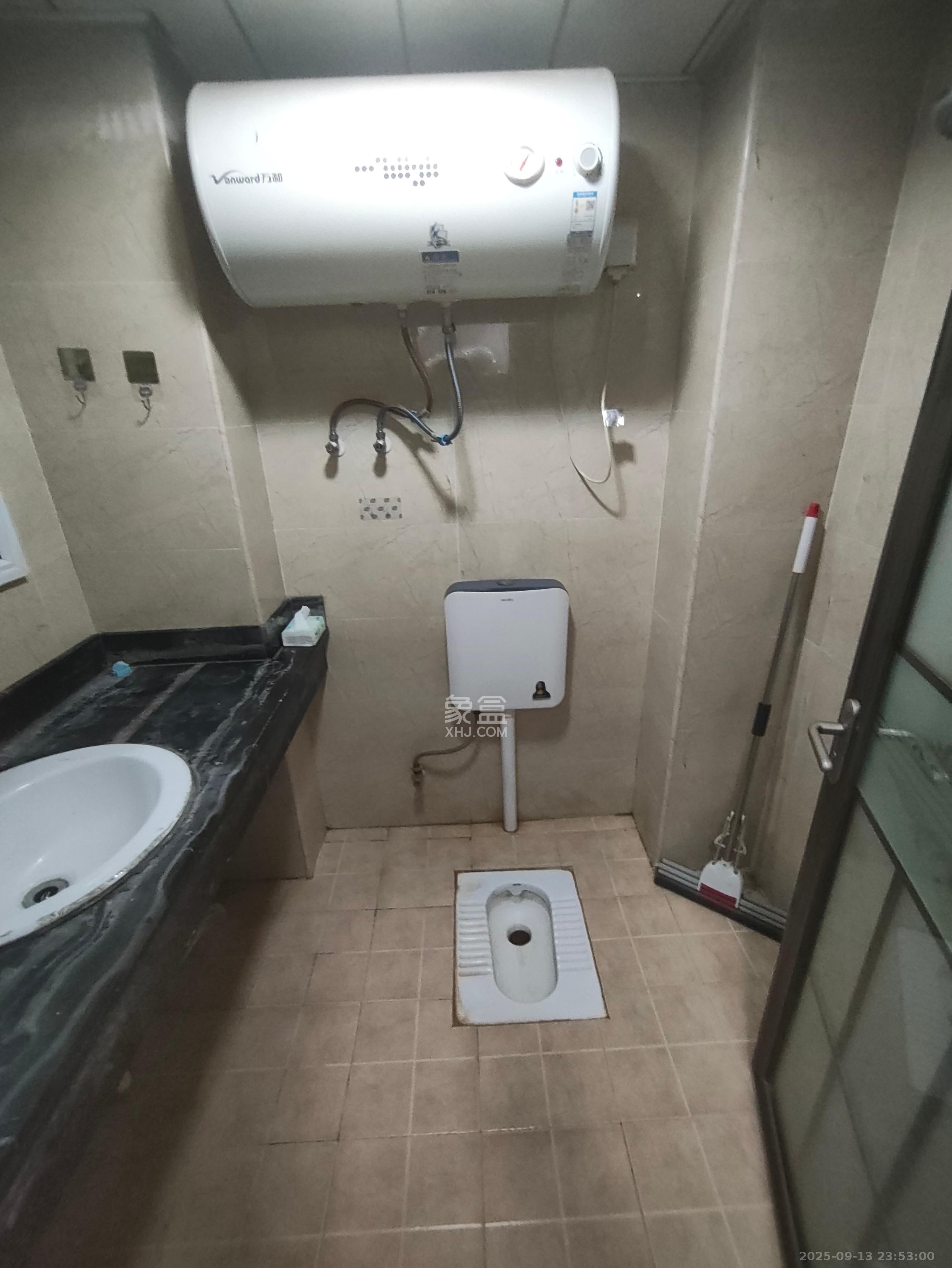 天心华庭 1室1厅1卫 1800.0元/月 天心华庭 1室1厅1卫 1800.0元/月室内图