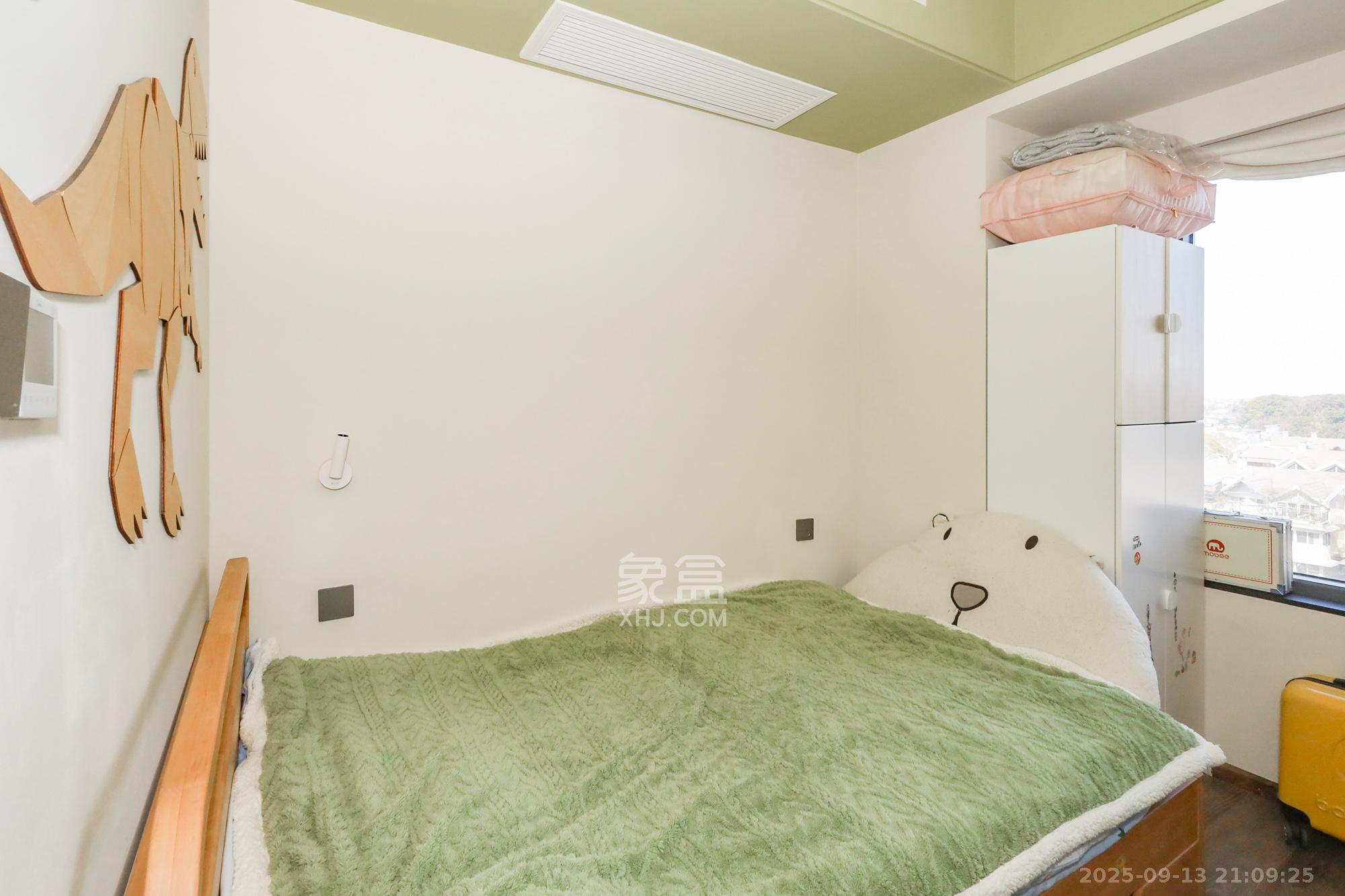 金茂建发泊悦  4室2厅2卫    199.0万卧室