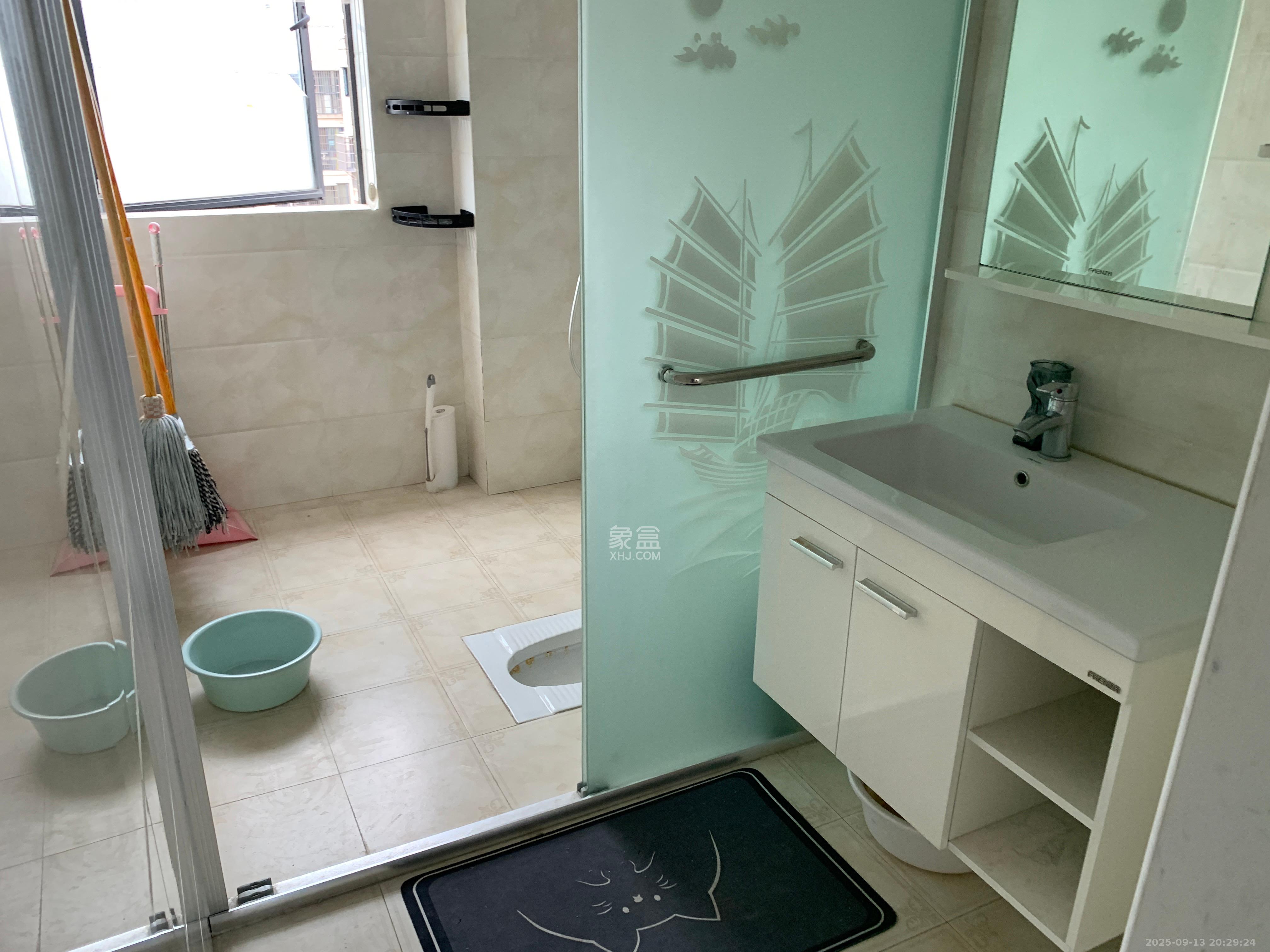 印山蓝色海岸 1室2厅1卫 2200.0元/月 印山蓝色海岸 1室2厅1卫 2200.0元/月室内图