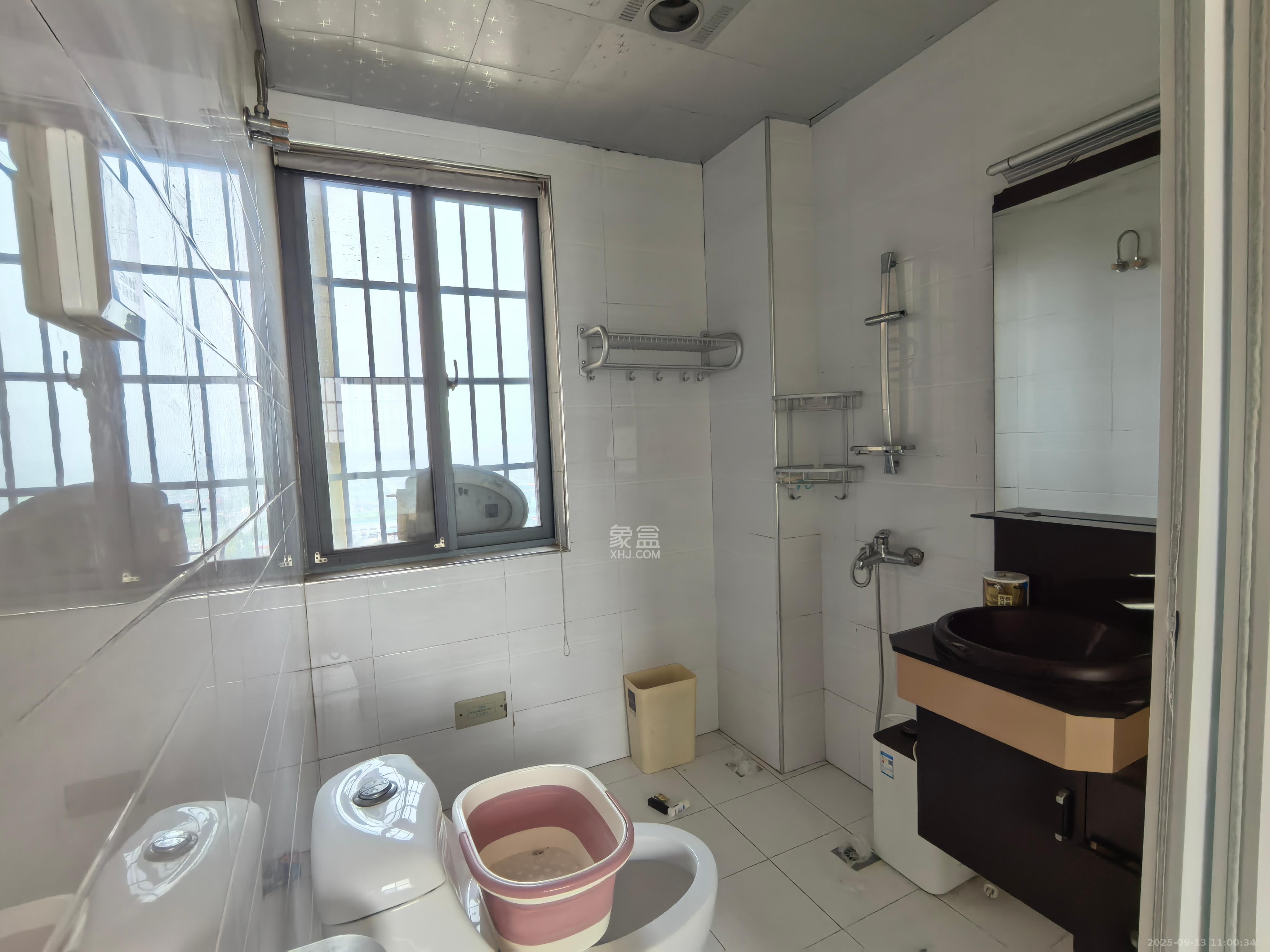 雄新水印廊桥（雄新华府）  3室2厅2卫    2400.0元/月室内图