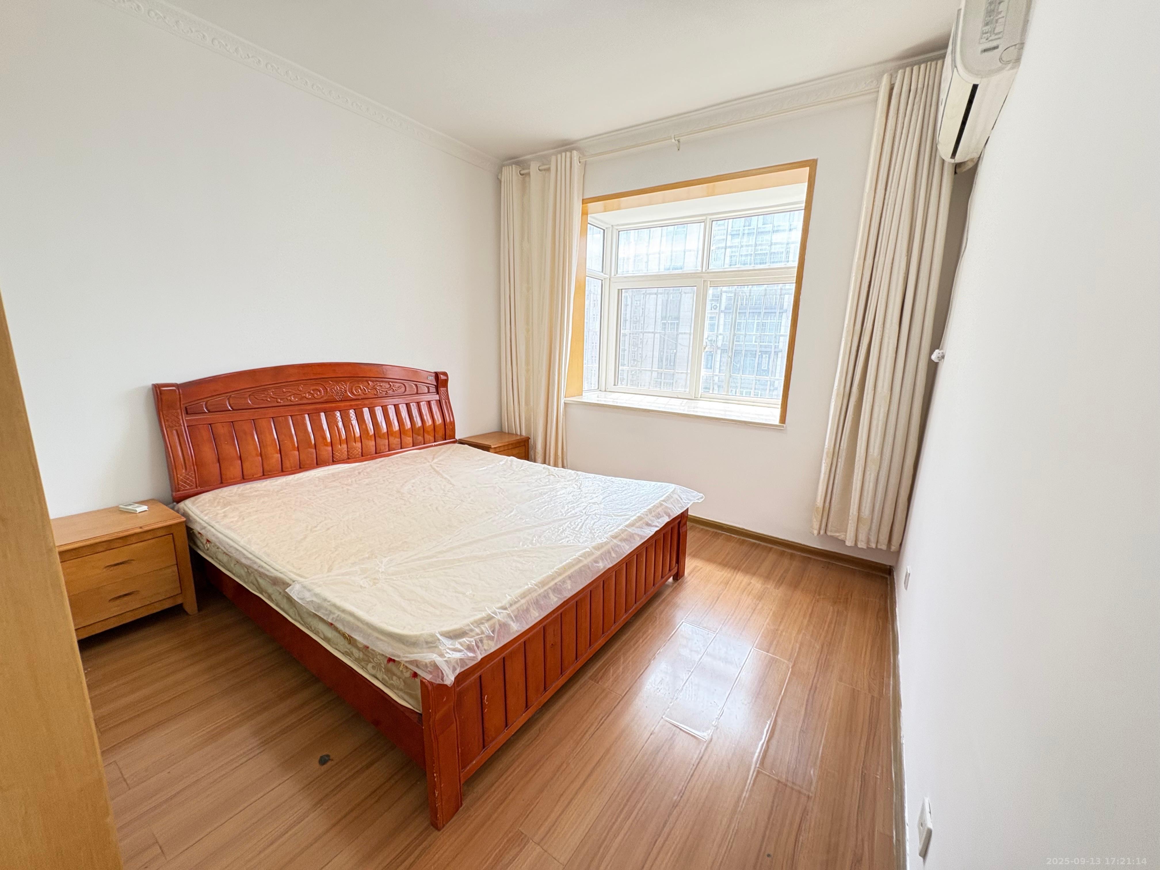 洋湖景园 3室2厅1卫 2400.0元/月 洋湖景园 3室2厅1卫 2400.0元/月室内图