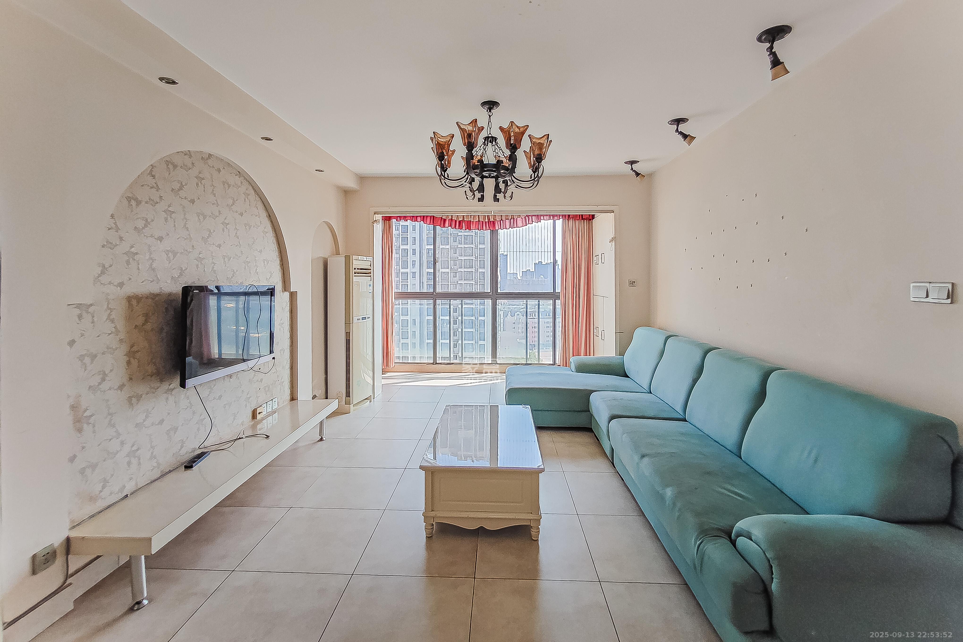 三万英尺 4室2厅1卫 142.0万 三万英尺 4室2厅1卫 142.0万客厅