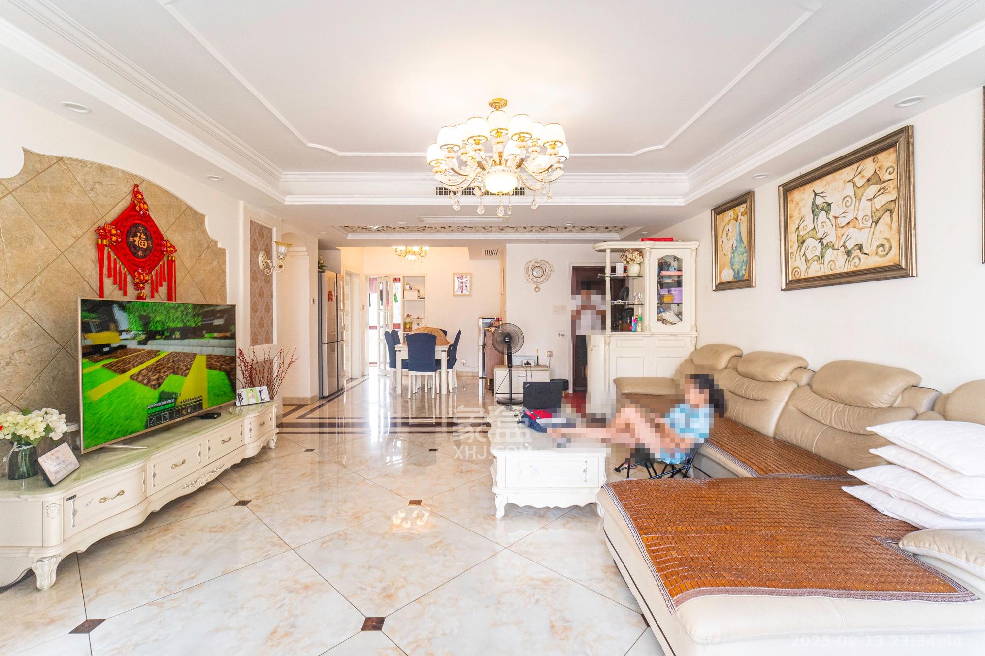 金色比华利  4室2厅2卫    109.5万客厅