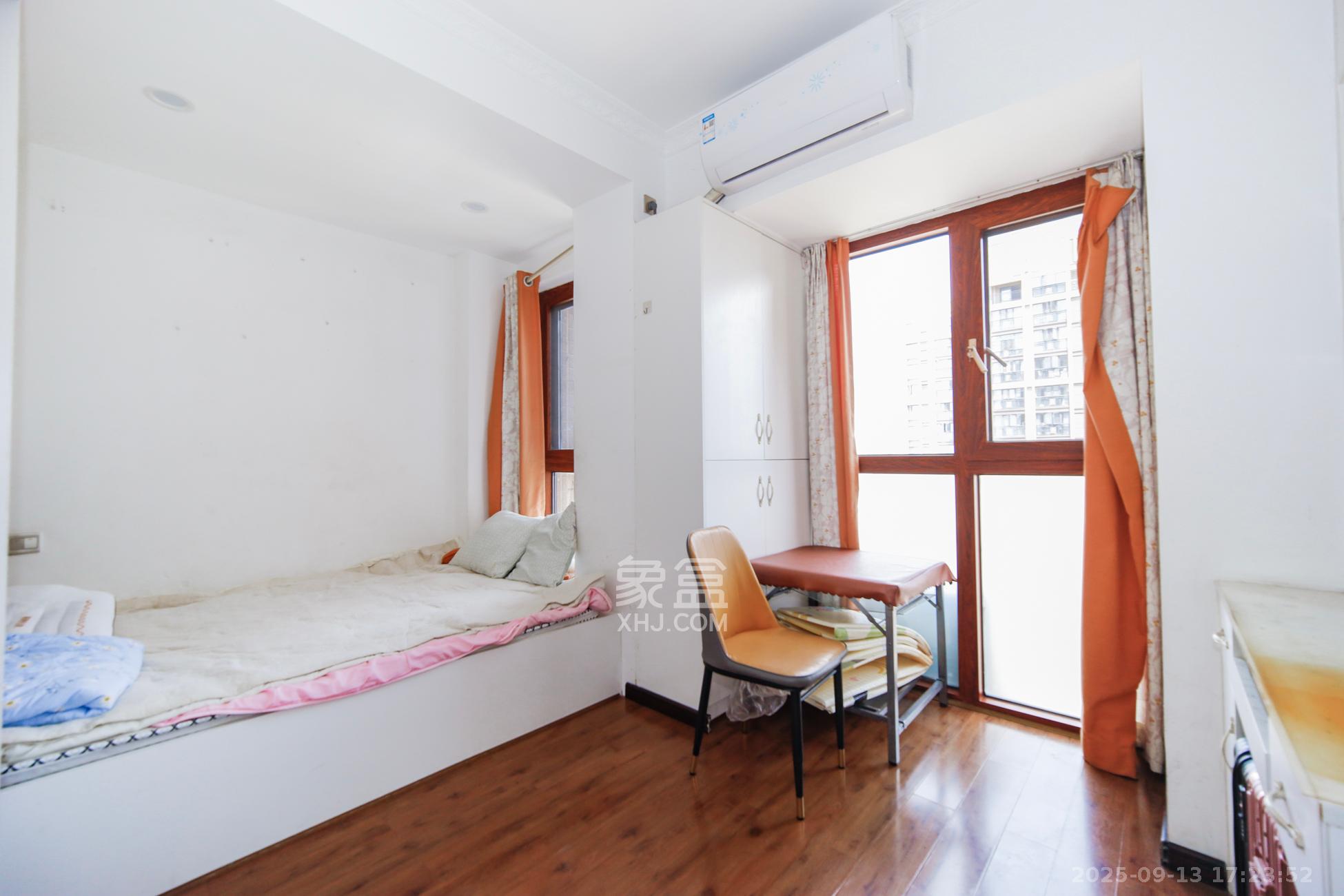 南城印象  1室2厅2卫    90.0万卧室