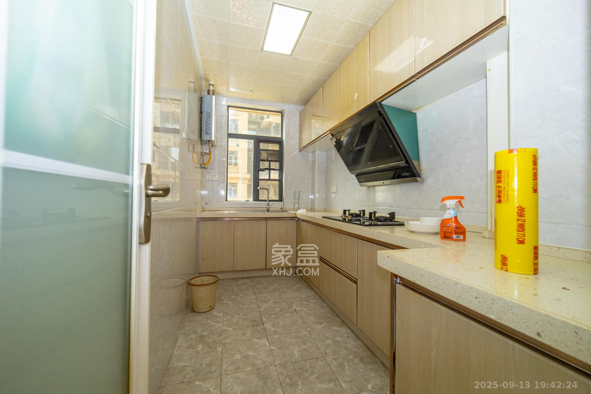 悦湖山  3室2厅1卫    69.0万厨房