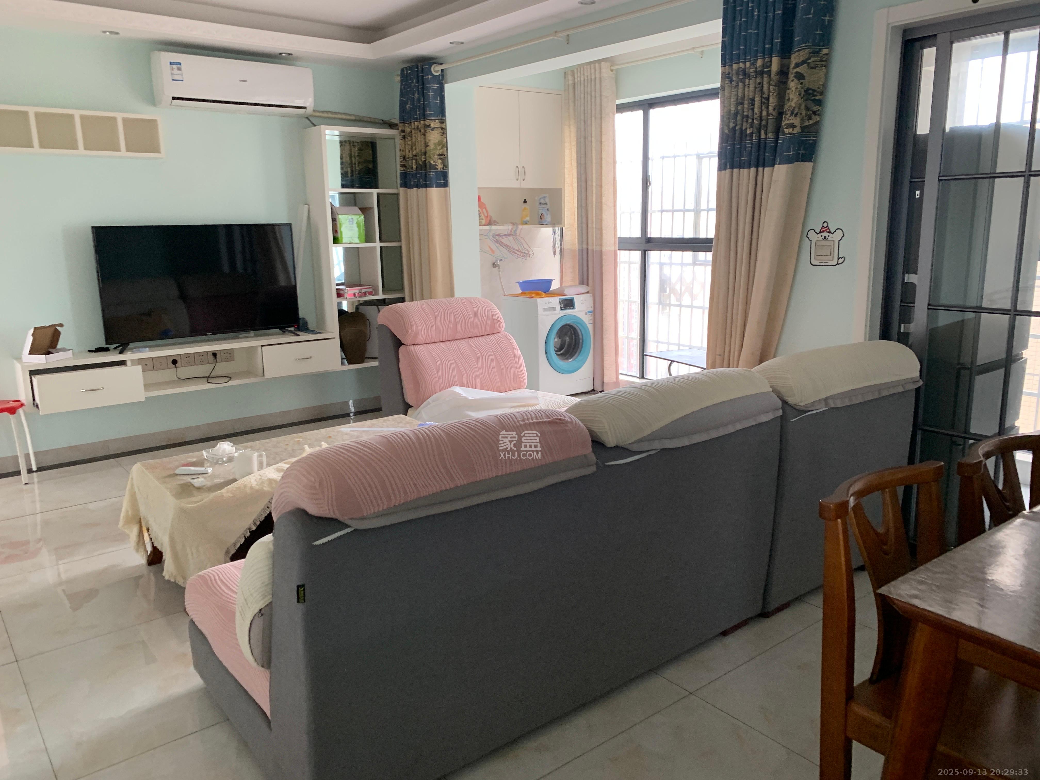 印山蓝色海岸 1室2厅1卫 2200.0元/月 印山蓝色海岸 1室2厅1卫 2200.0元/月室内图