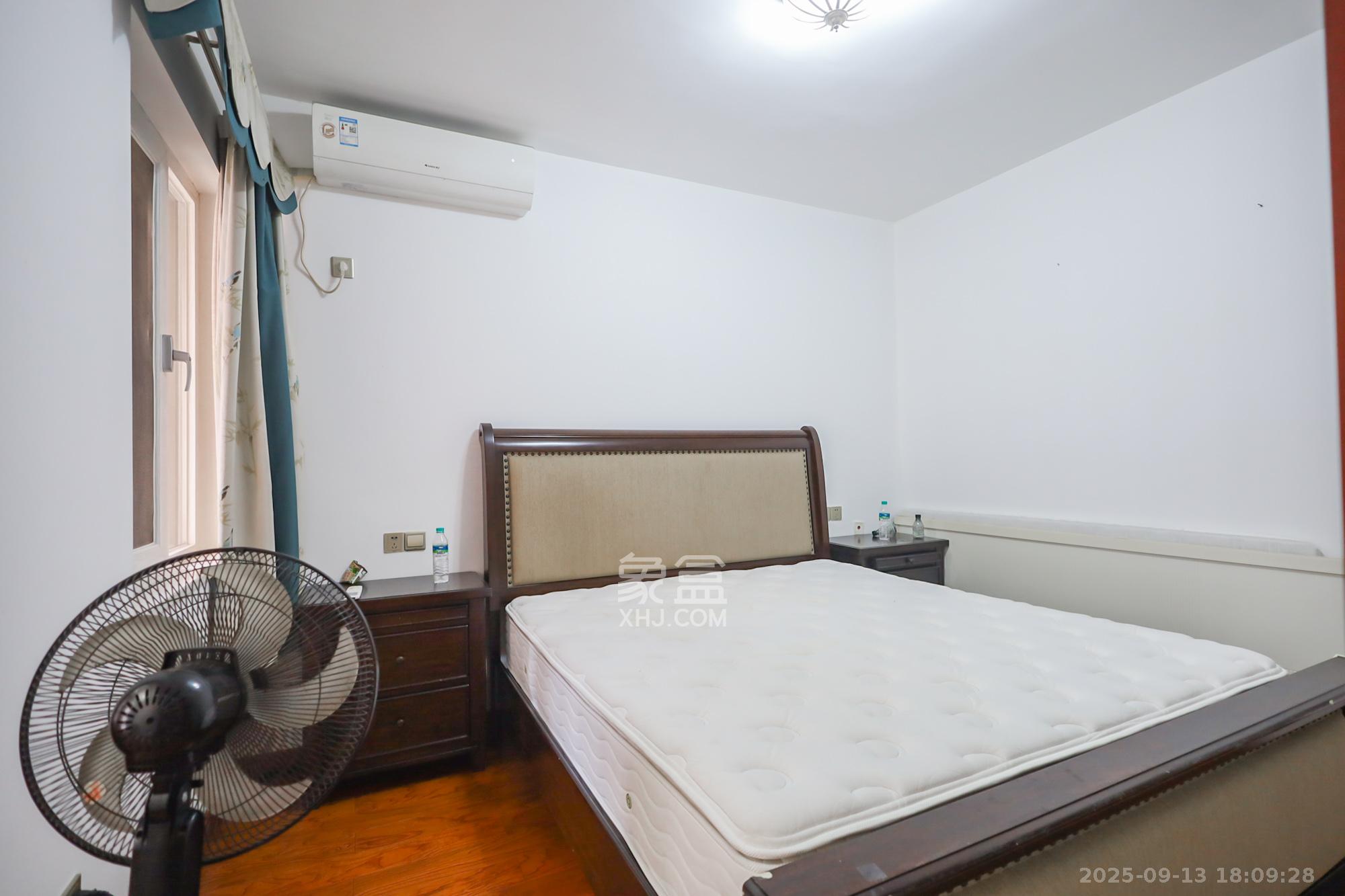 世茂外滩里(世茂铂翠湾三期) 3室2厅1卫 165.0万 世茂外滩里(世茂铂翠湾三期) 3室2厅1卫 165.0万卧室