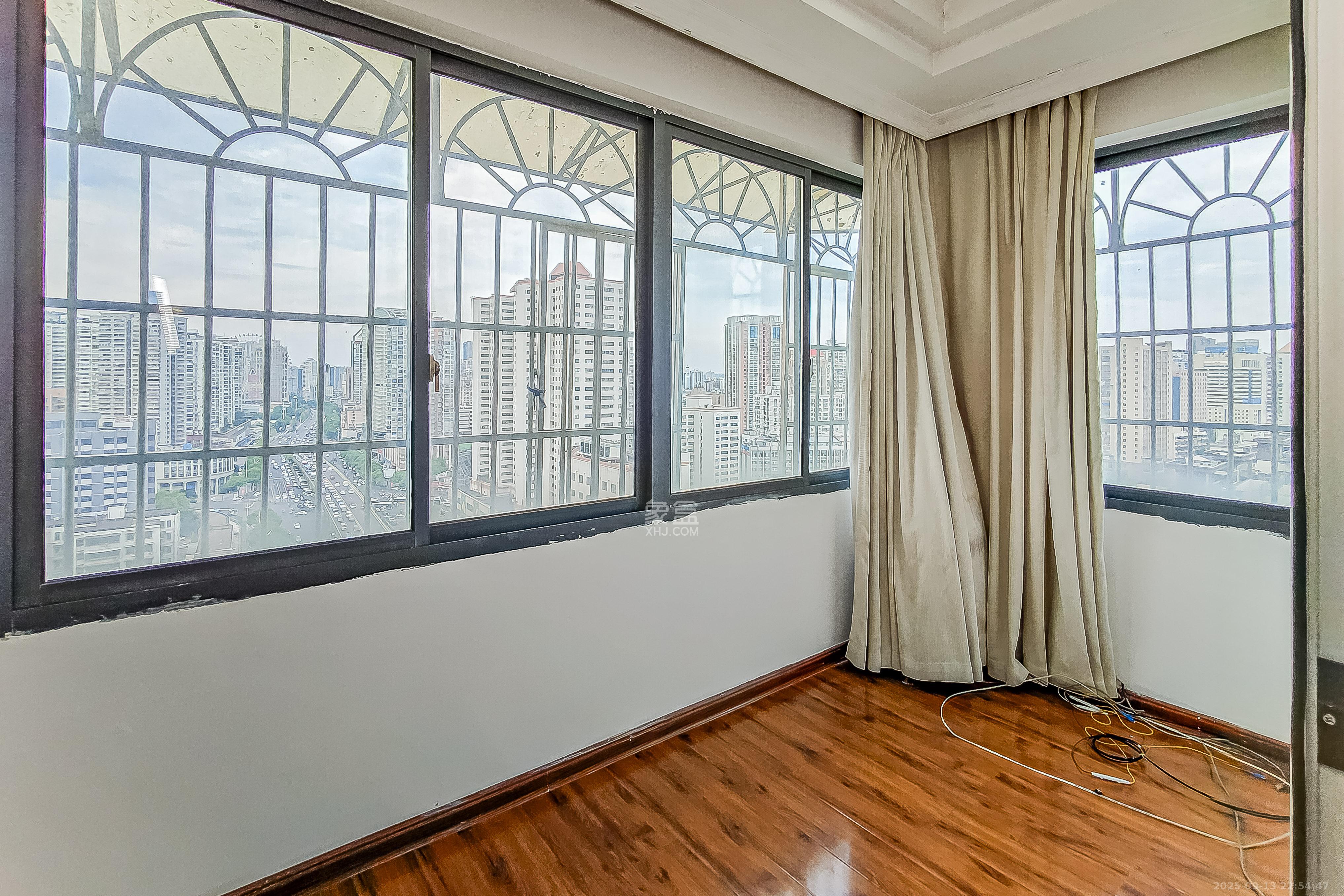 湘凯石化大厦  4室2厅2卫    140.0万 湘凯石化大厦  4室2厅2卫    140.0万阳台