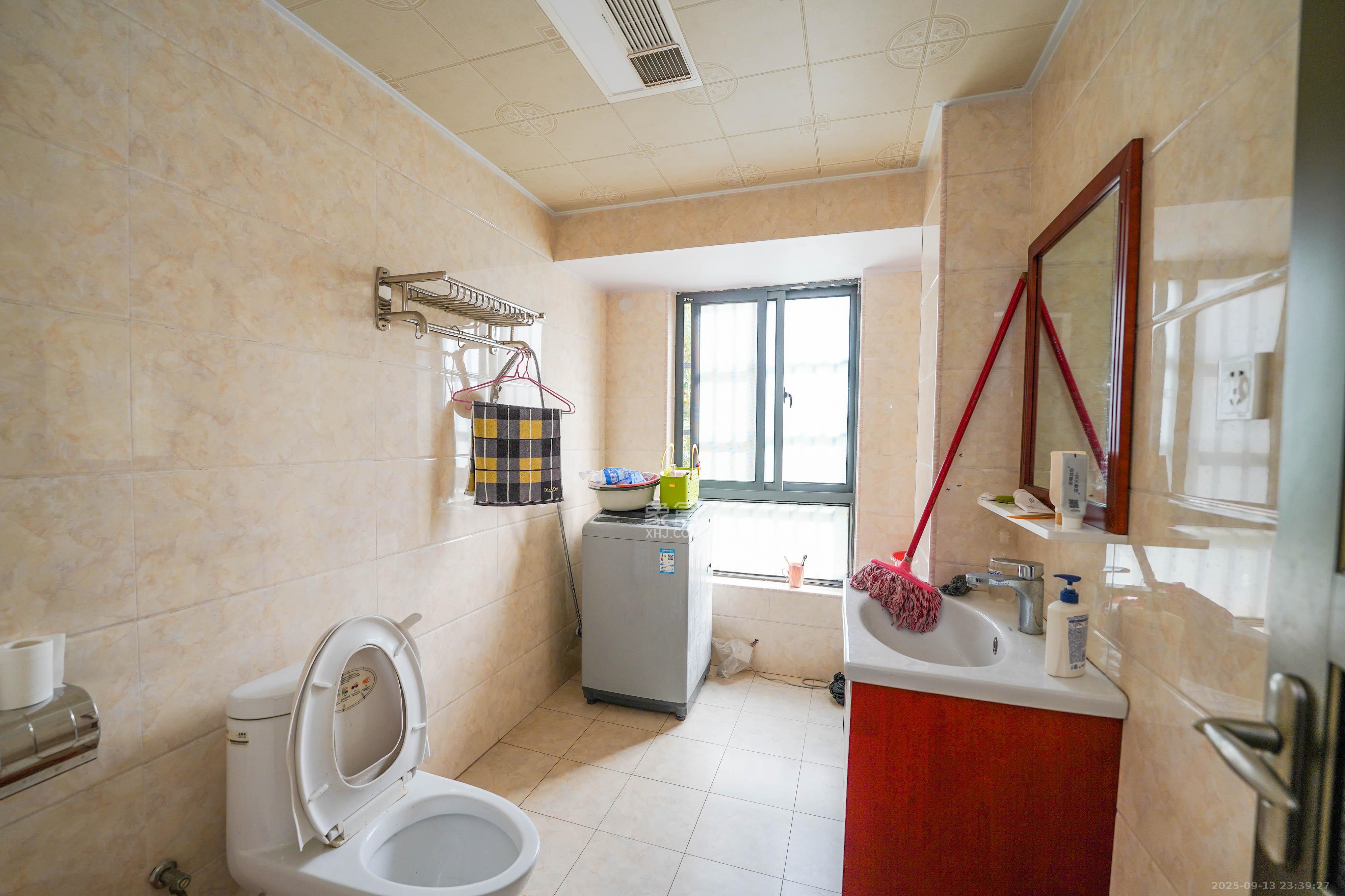 五矿紫湖香醍  1室2厅2卫    132.8万 五矿紫湖香醍  1室2厅2卫    132.8万卫生间