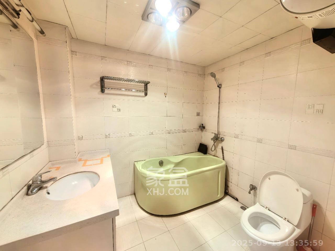 四季阳光花城 3室2厅2卫 3400.0元/月 四季阳光花城 3室2厅2卫 3400.0元/月室内图