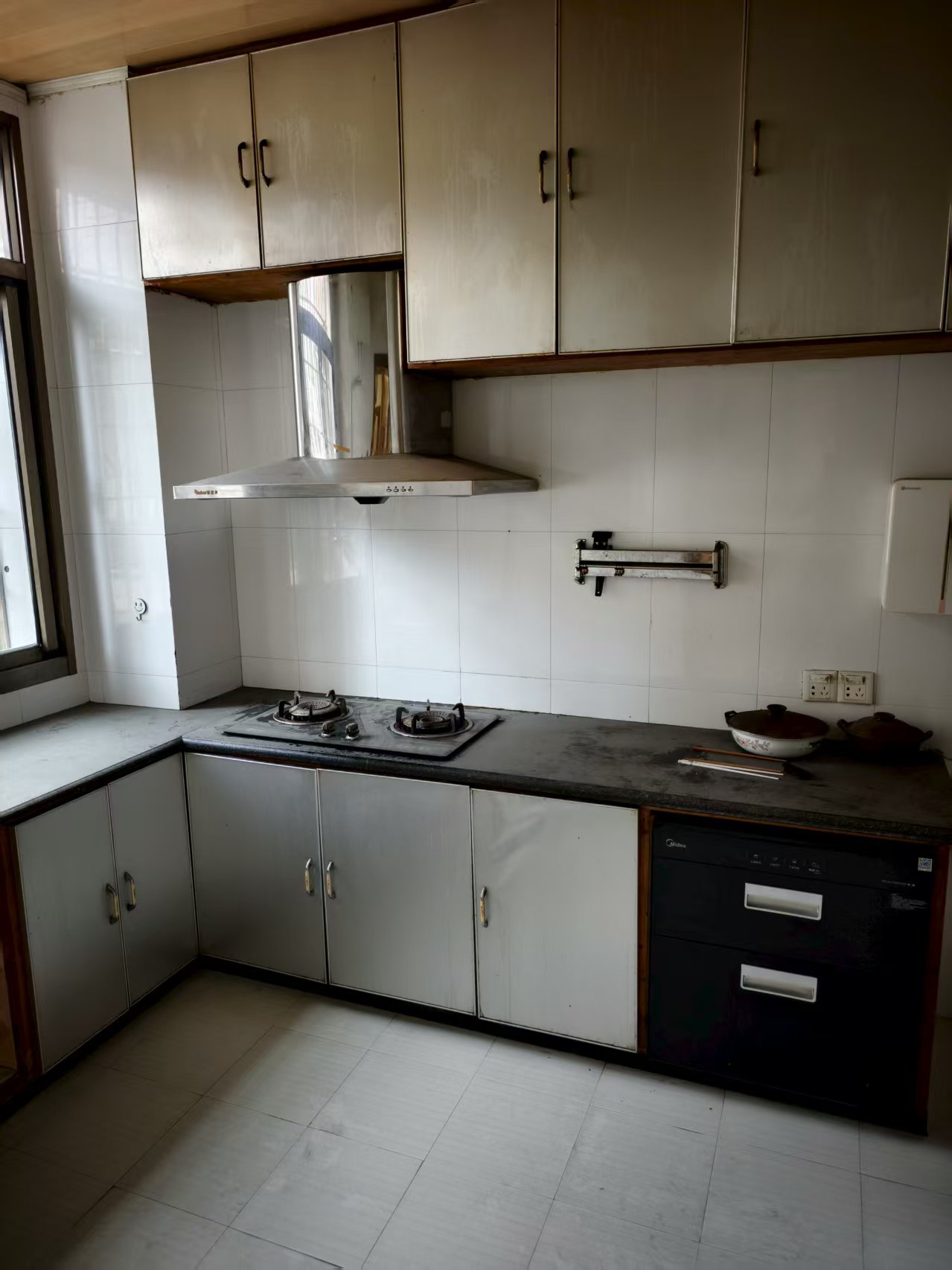 石化苑小区  3室2厅2卫    80.0万客厅