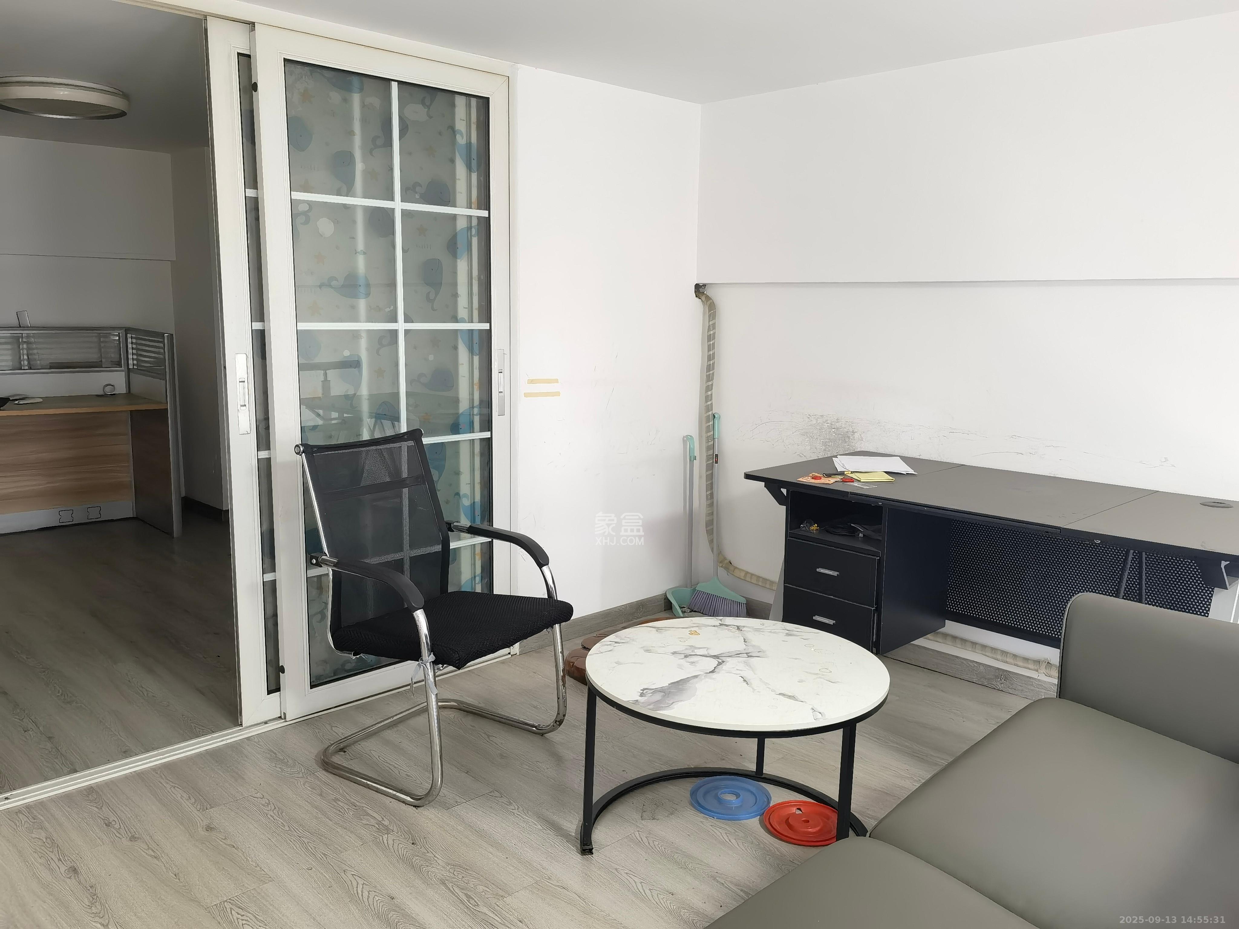 华润置地广场二期 2室1厅1卫 1700.0元/月 华润置地广场二期 2室1厅1卫 1700.0元/月室内图