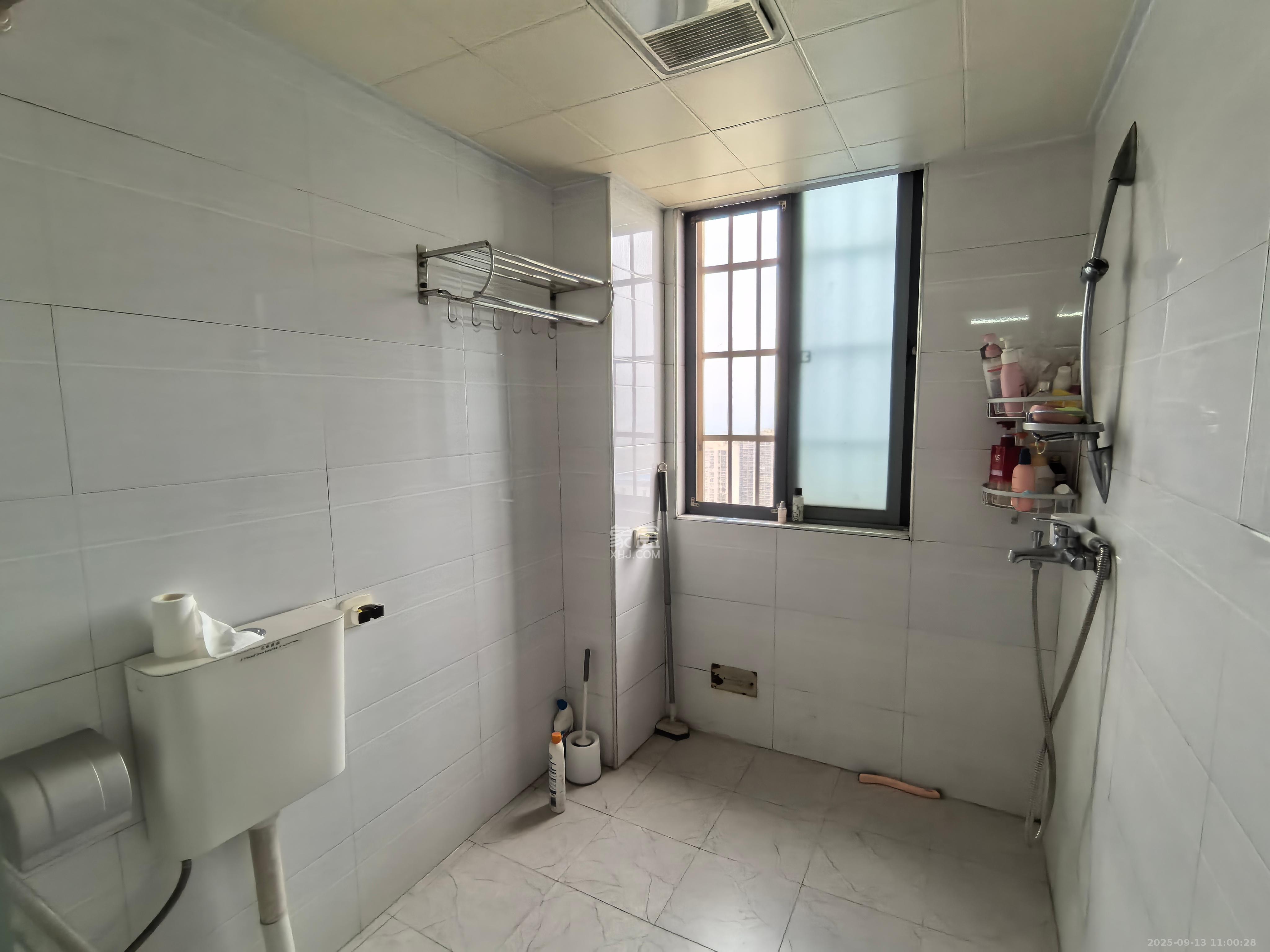 雄新水印廊桥（雄新华府）  3室2厅2卫    2400.0元/月室内图