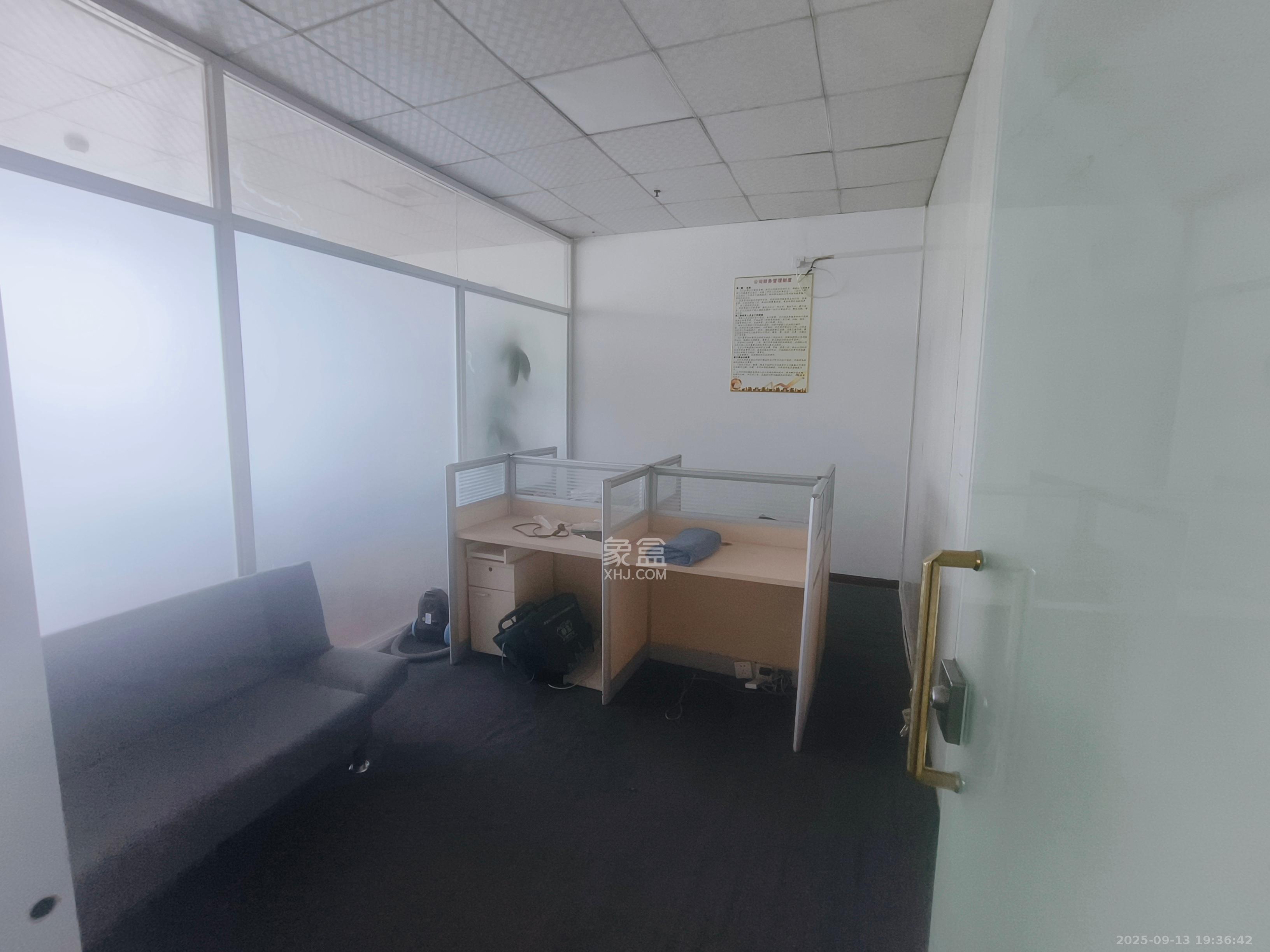 佳兴国际汇   109.45㎡      8000.0元/月室内图