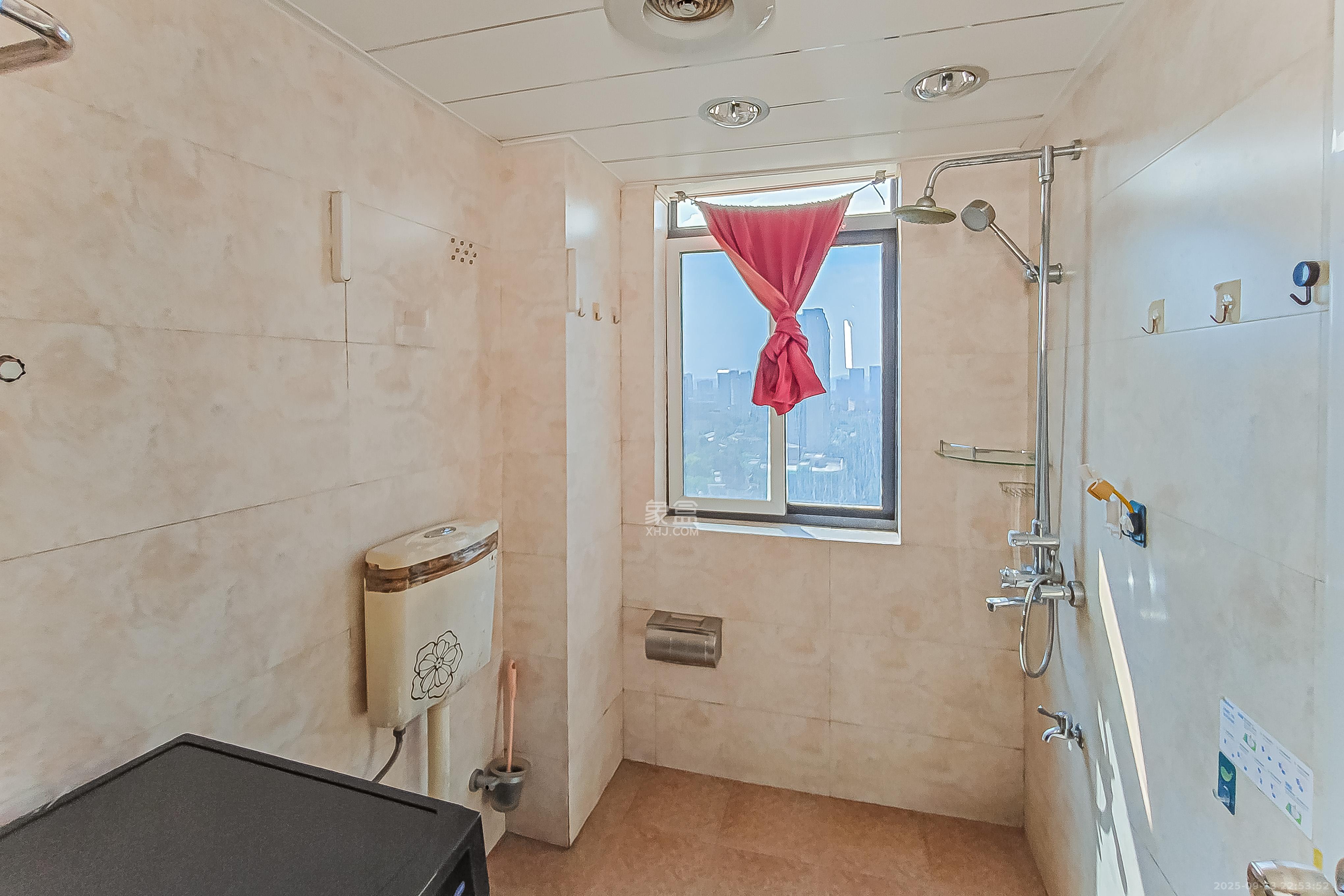 三万英尺 4室2厅1卫 142.0万 三万英尺 4室2厅1卫 142.0万卫生间