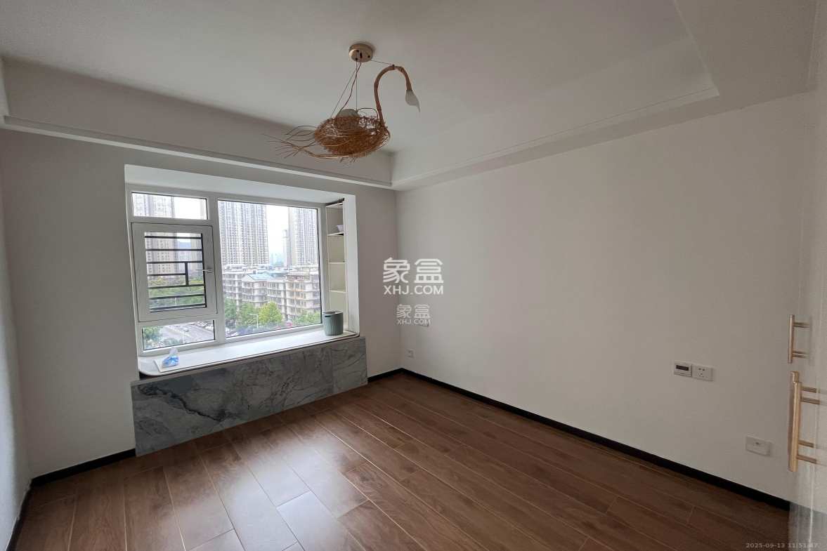 华润琨瑜府  4室2厅2卫    4500.0元/月 华润琨瑜府  4室2厅2卫    4500.0元/月室内图