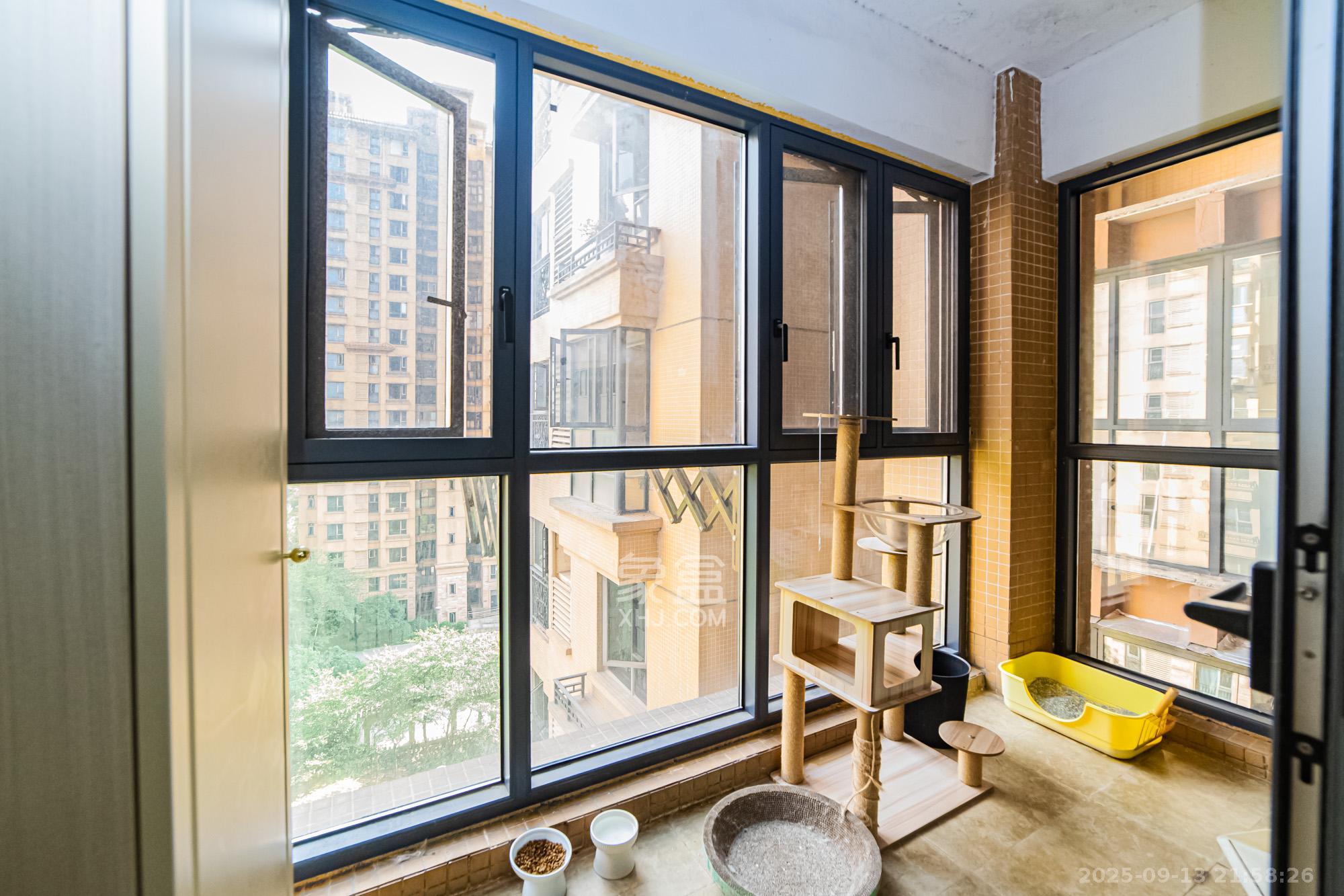 珠江郦城薰衣道  3室2厅1卫    89.0万阳台