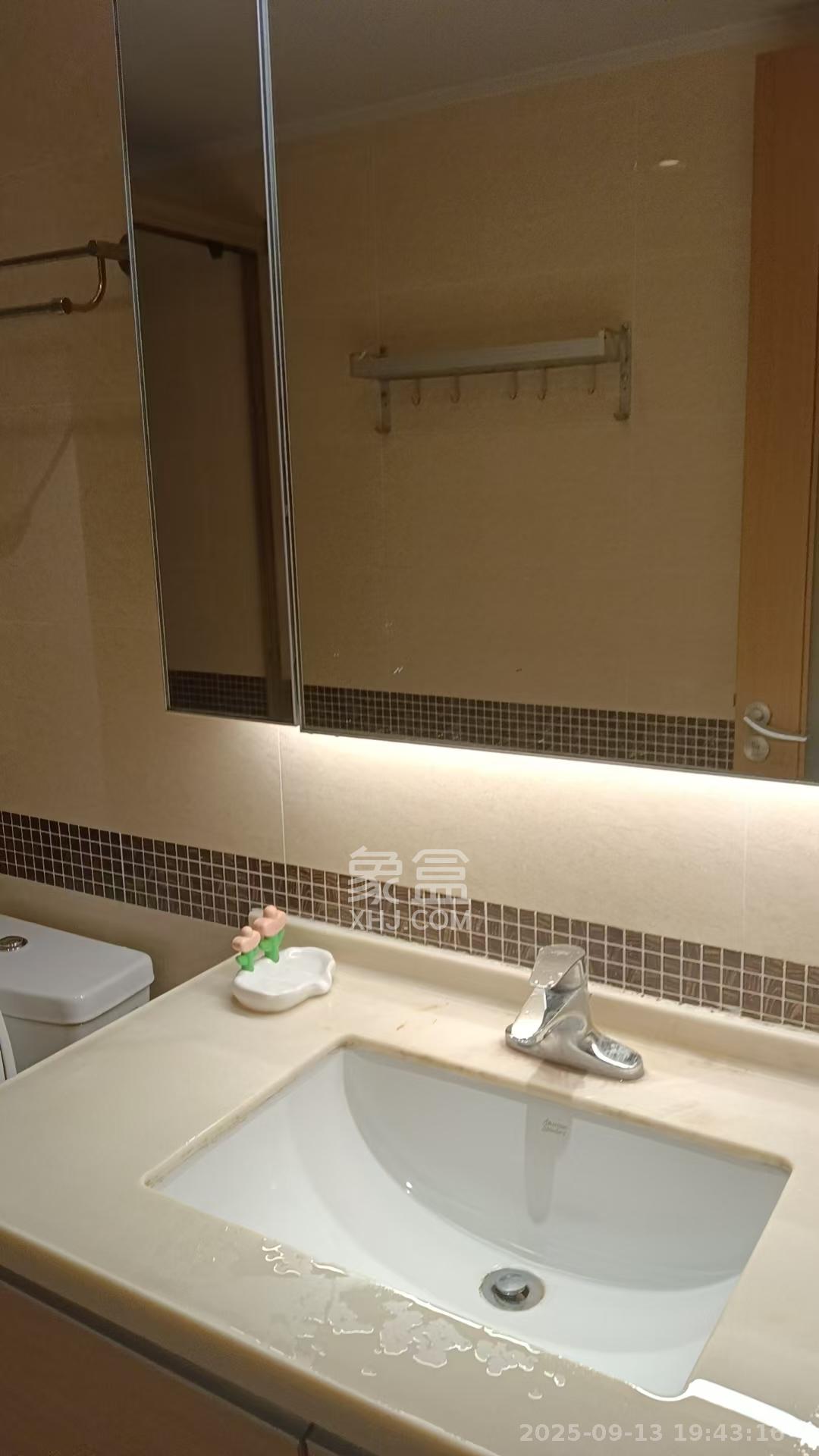 旭辉国际广场(永升商业广场) 3室2厅2卫 3200.0元/月 旭辉国际广场(永升商业广场) 3室2厅2卫 3200.0元/月室内图